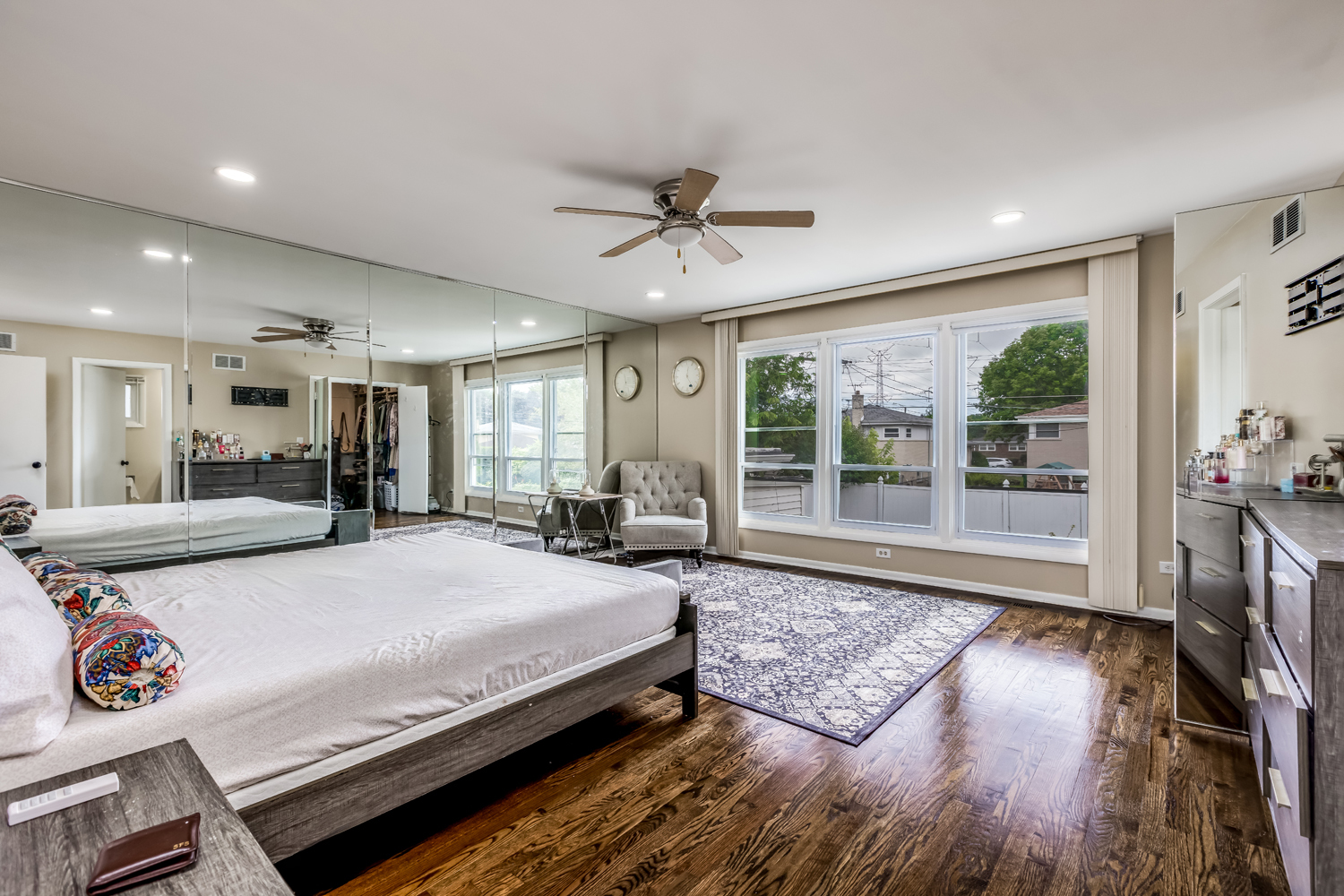 Morton Grove, Illinois, 60053, United States, 5 Bedrooms Bedrooms, ,3 BathroomsBathrooms,Residential,For Sale,1928760