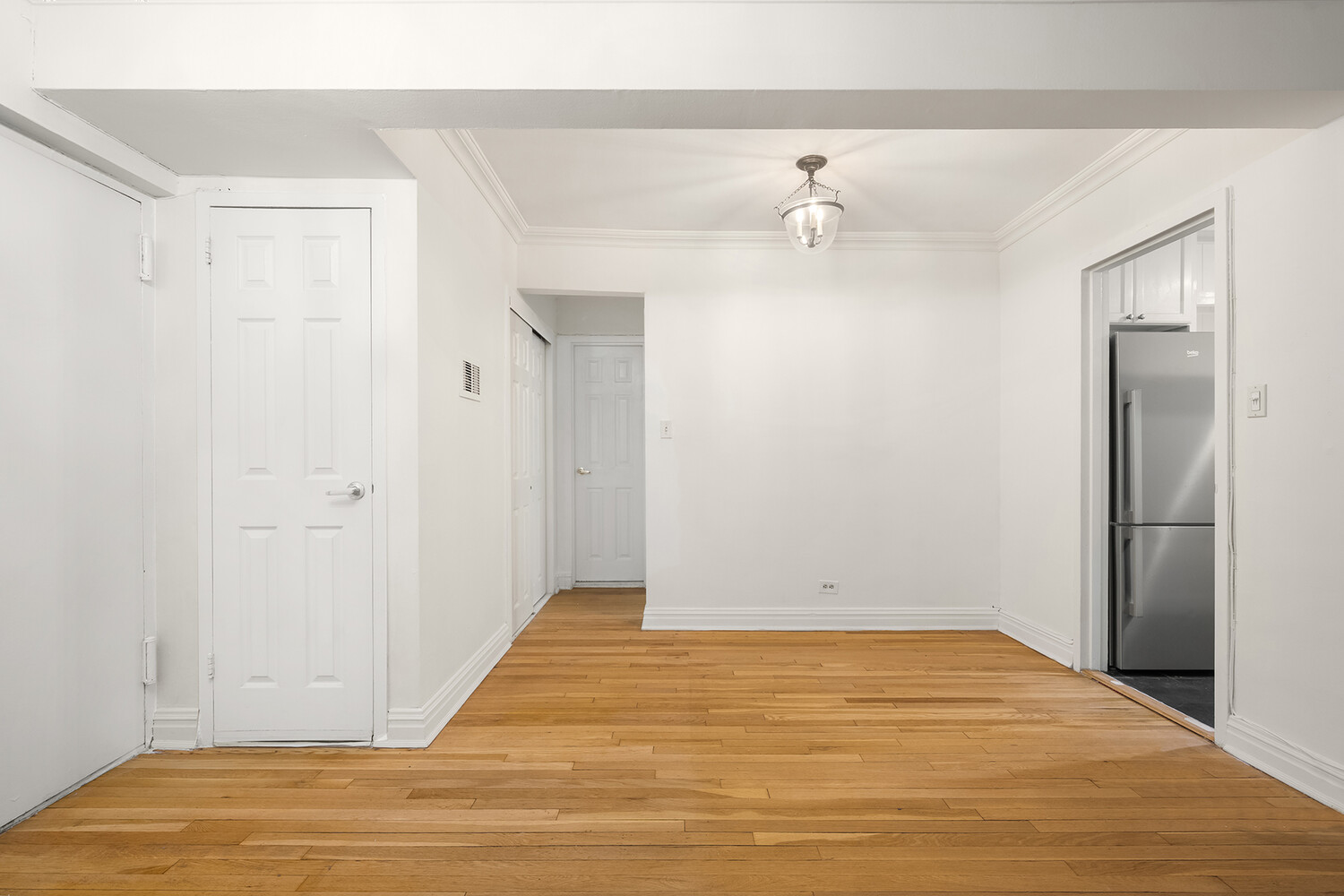 New York City, New York, 10021, United States, 1 Bedroom Bedrooms, ,1 BathroomBathrooms,Residential,For Sale,1965156