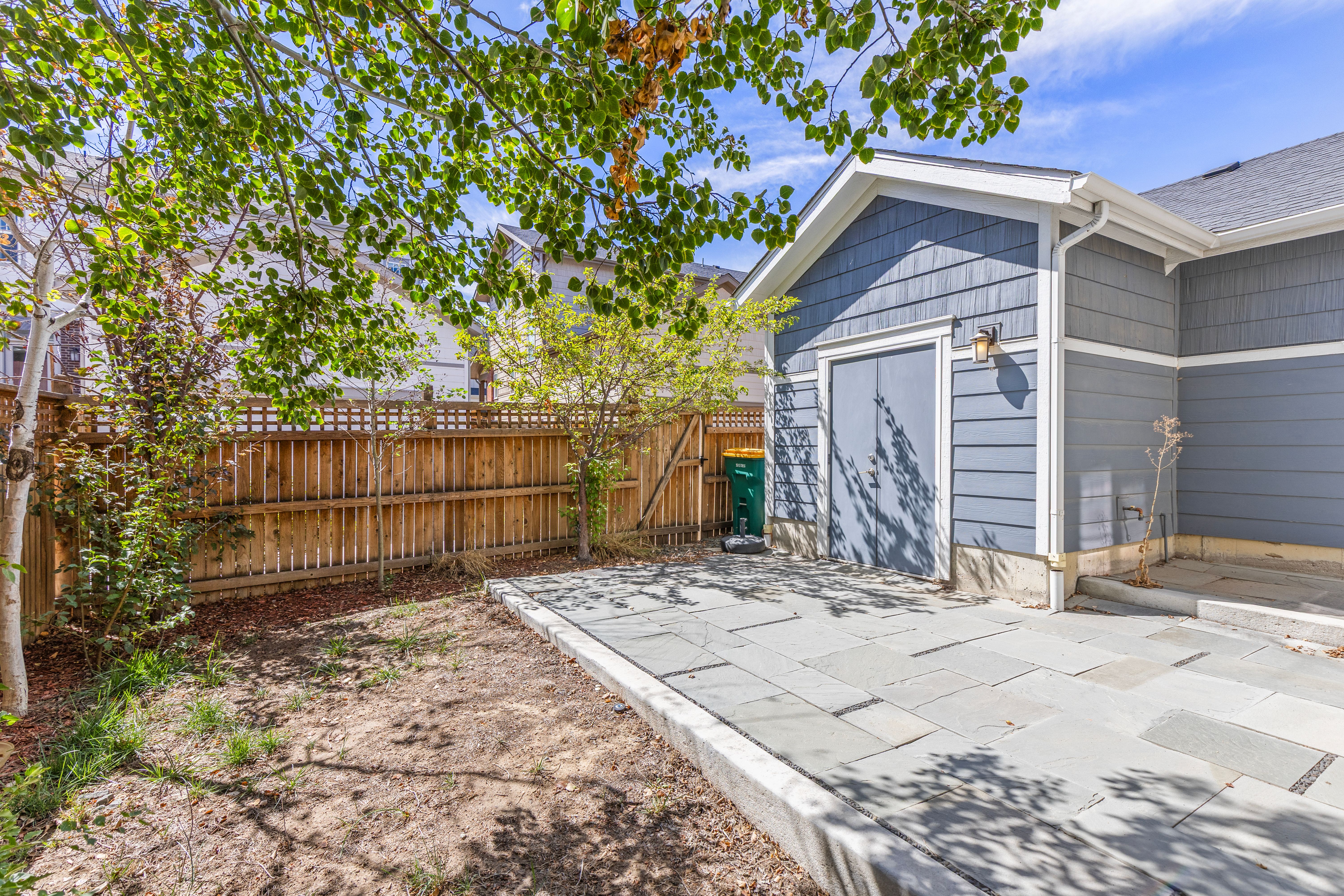  Stunning, Meticulously Cared-For Residence in Coveted Hyland Village Community - 物件實景