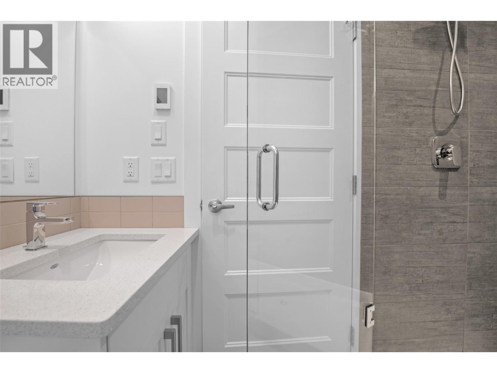 KELOWNA, British Columbia, V1P 1T8, CA, 3 Bedrooms Bedrooms, ,3 BathroomsBathrooms,Residential,For Sale,1947408