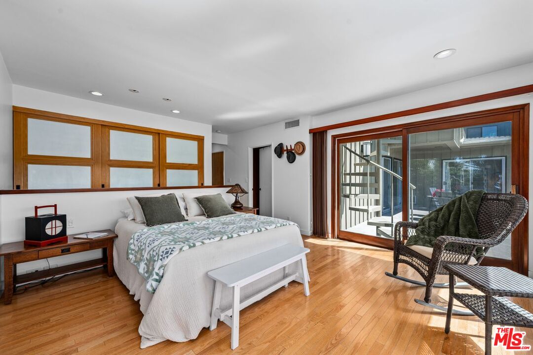 Sherman Oaks, California, 91423, United States, 3 Bedrooms Bedrooms, ,3 BathroomsBathrooms,Residential,For Sale,1986204