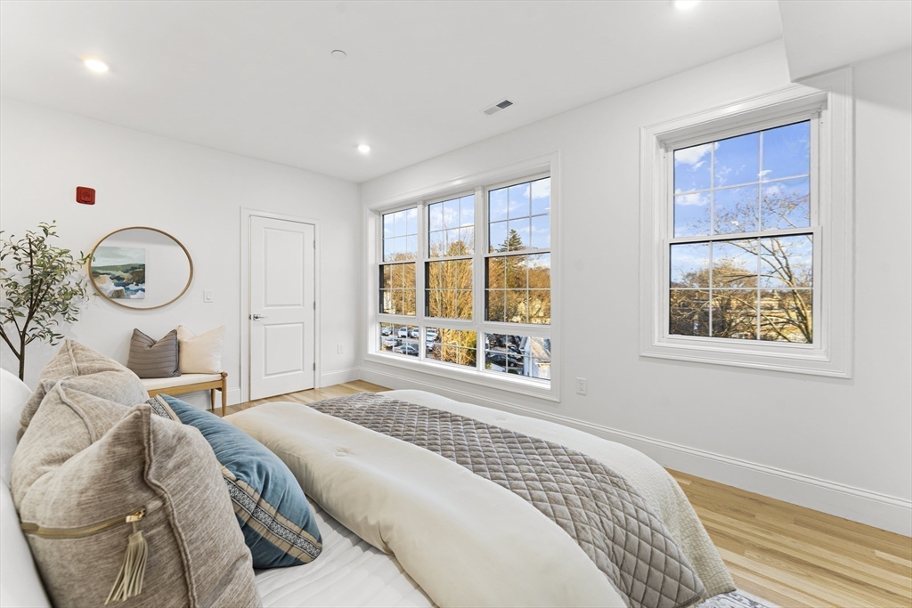 Marlborough, Massachusetts, 01752, United States, 2 Bedrooms Bedrooms, ,3 BathroomsBathrooms,Residential,For Sale,1997186