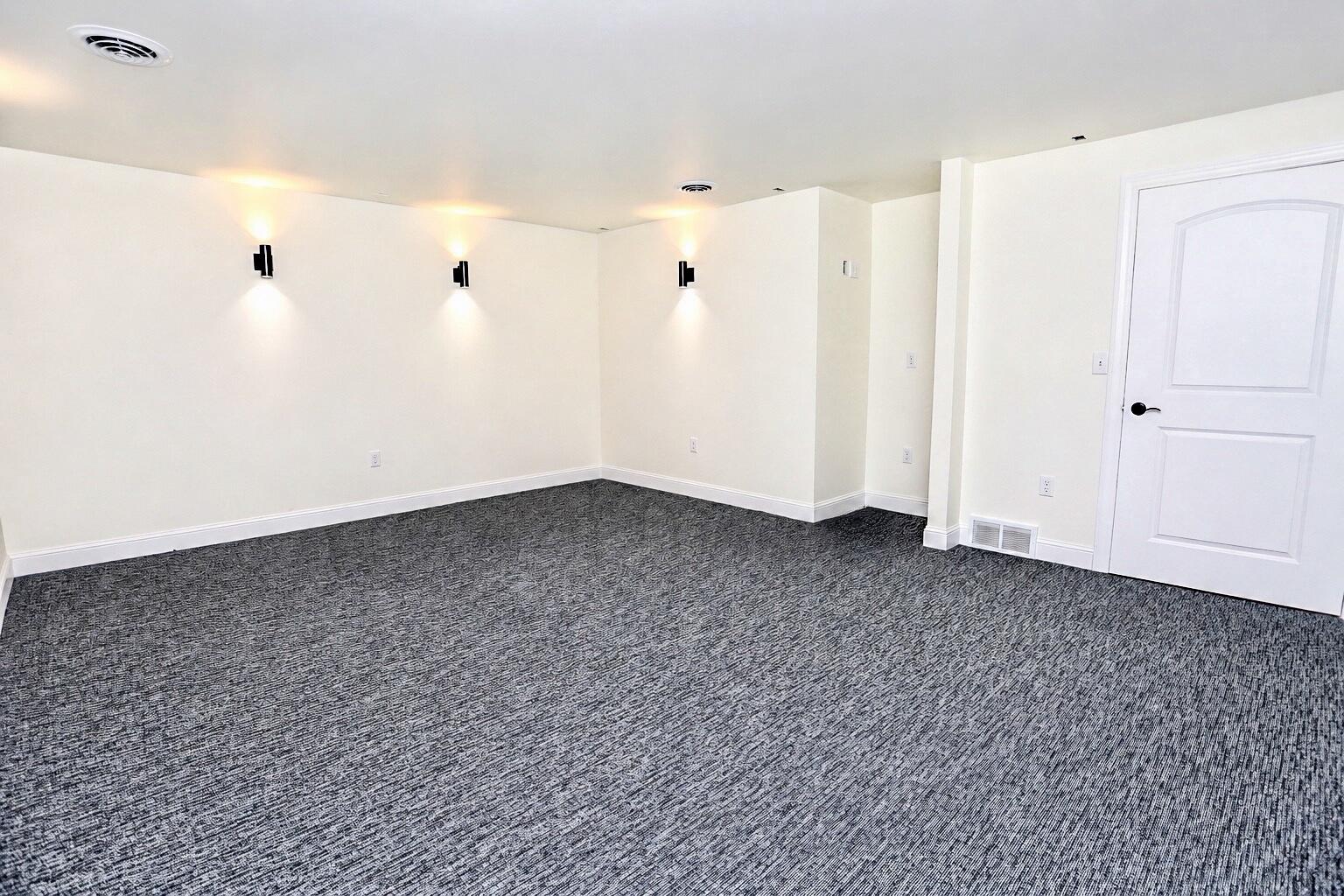 Aberdeen, South Dakota, 57401, United States, 6 Bedrooms Bedrooms, ,Residential,For Sale,2048442