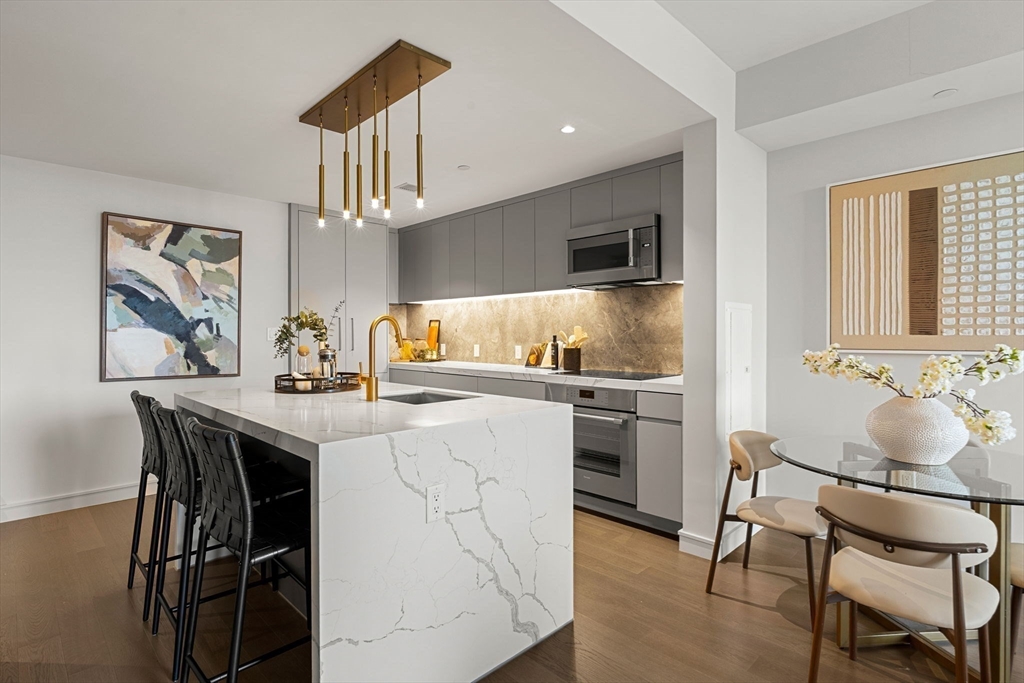 Boston, Massachusetts, 02116, United States, 2 Bedrooms Bedrooms, ,2 BathroomsBathrooms,Residential,For Sale,1995854