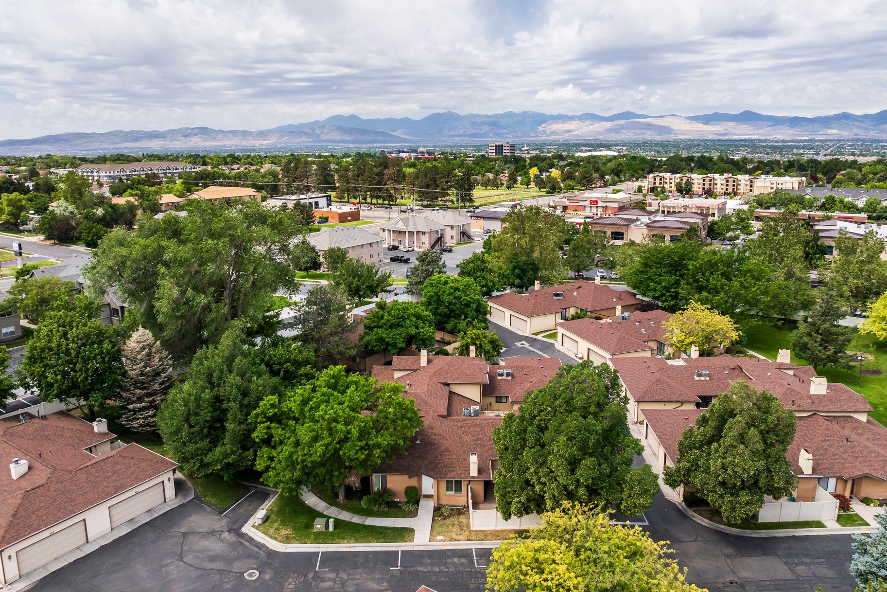  Rarely Available Harvest Lane Rambler Main-Level Living - 物件實景