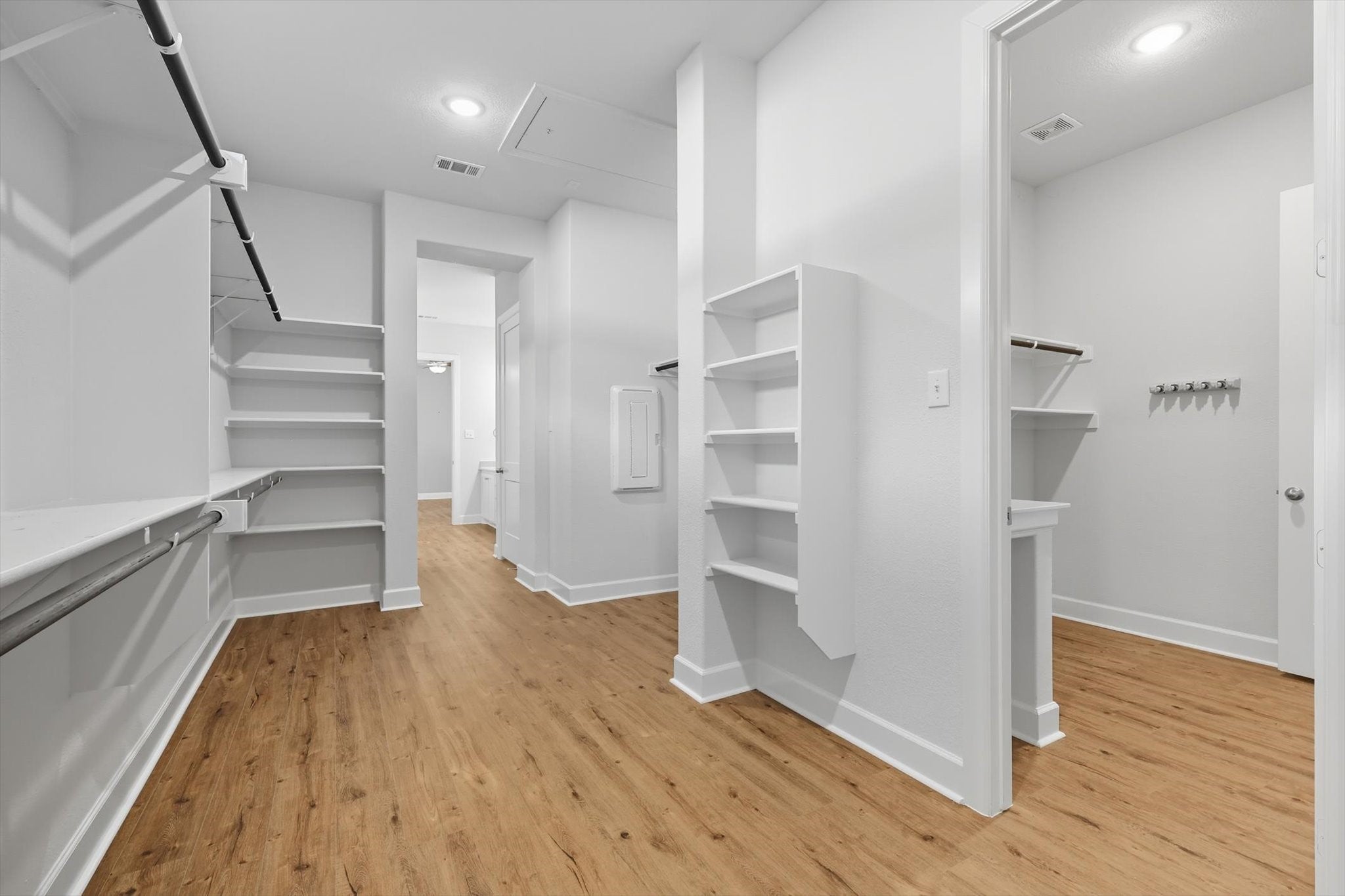 Arlington, Texas, 76005, United States, 2 Bedrooms Bedrooms, ,2 BathroomsBathrooms,Residential,For Sale,1981286