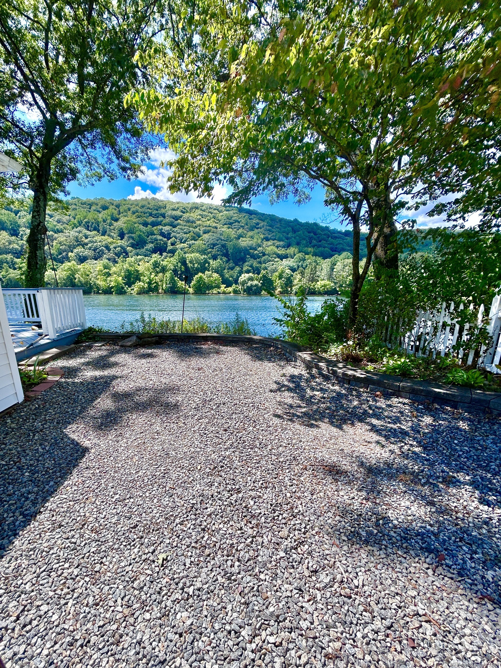 Seymour, Connecticut, 06483, United States, 3 Bedrooms Bedrooms, ,2 BathroomsBathrooms,Residential,For Sale,1933052