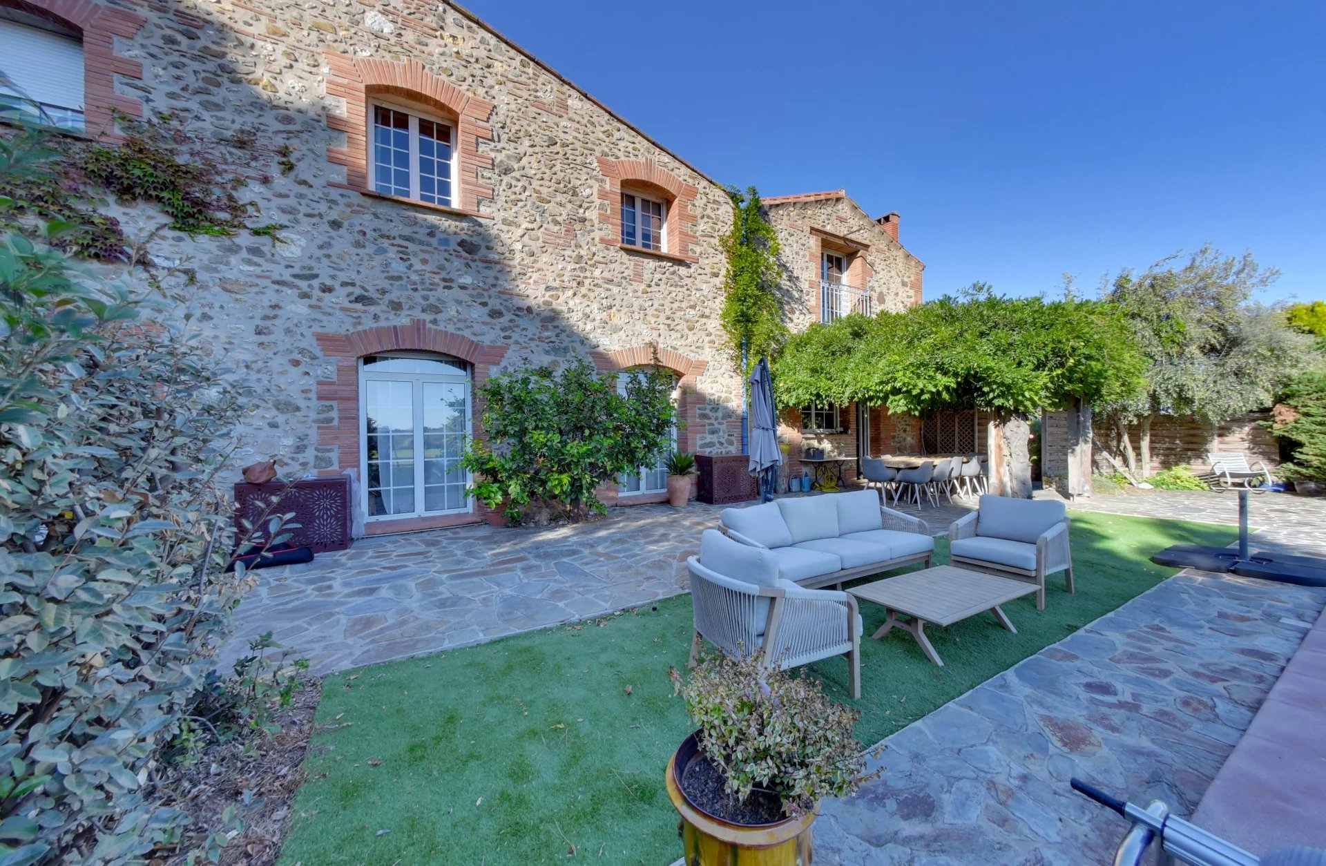 Thuir, Occitanie, 66300, FR, 5 Bedrooms Bedrooms, ,2 BathroomsBathrooms,Residential,For Sale,1991198