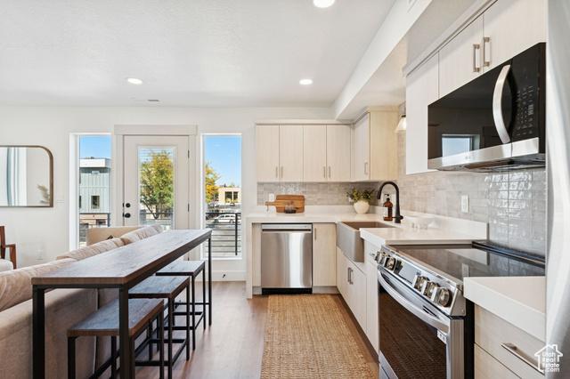 Bountiful, Utah, 84010, United States, 2 Bedrooms Bedrooms, ,3 BathroomsBathrooms,Residential,For Sale,1974498