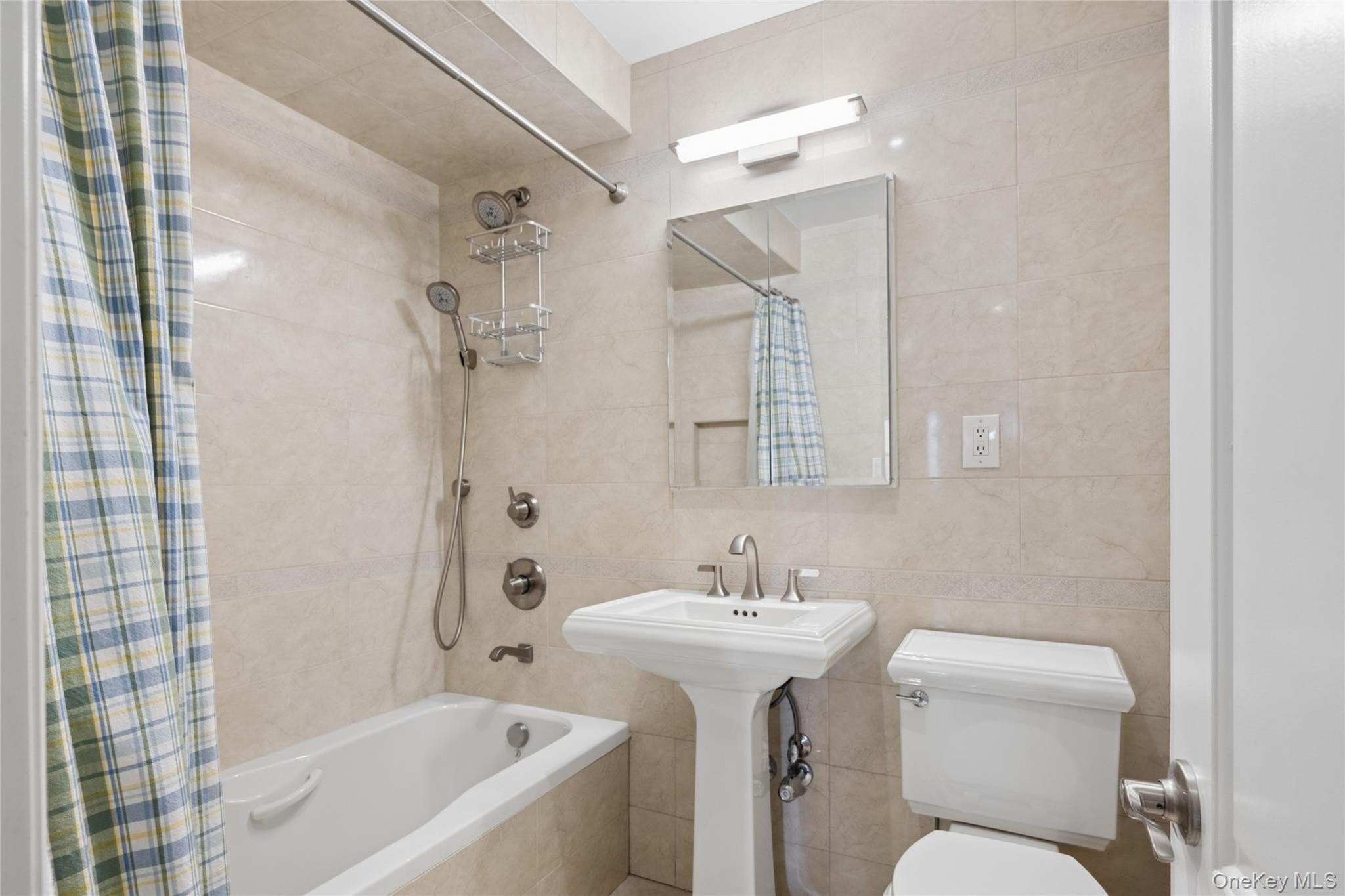 Beechhurst, New York, 11357, United States, 3 Bedrooms Bedrooms, ,2 BathroomsBathrooms,Residential,For Sale,2049222