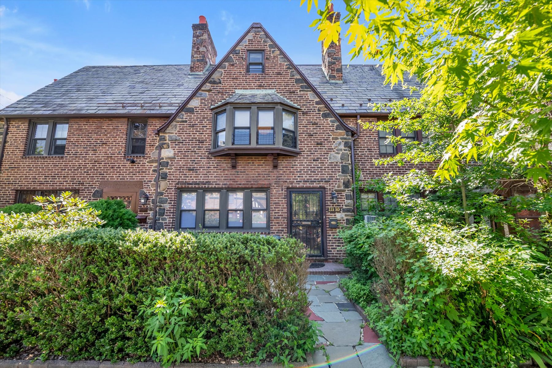  ?RENOVATED FOREST CLOSE ATTACHED BRICK TOWNHOUSE? - 物件實景