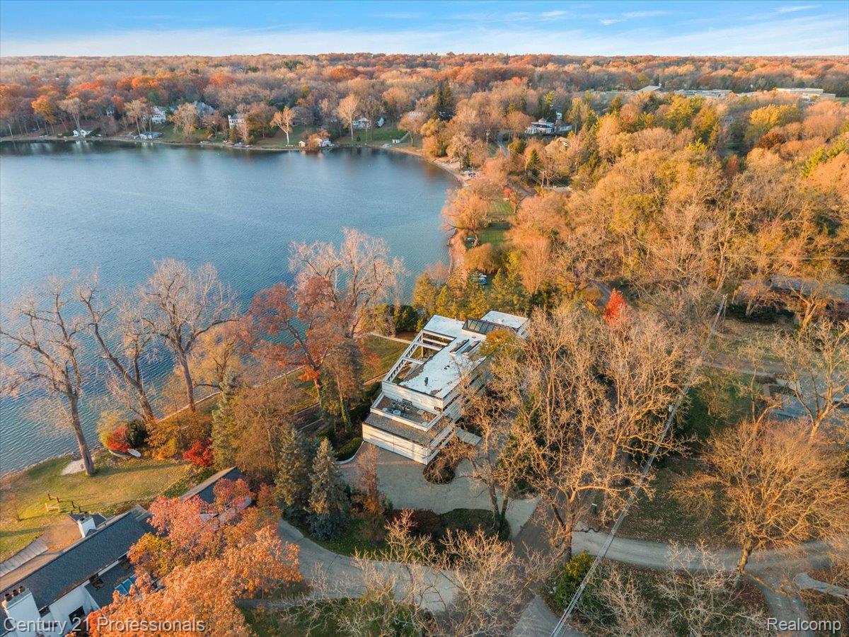 BloomfieldHills, Michigan, 48301, United States, 4 Bedrooms Bedrooms, ,5 BathroomsBathrooms,Residential,For Sale,1996516