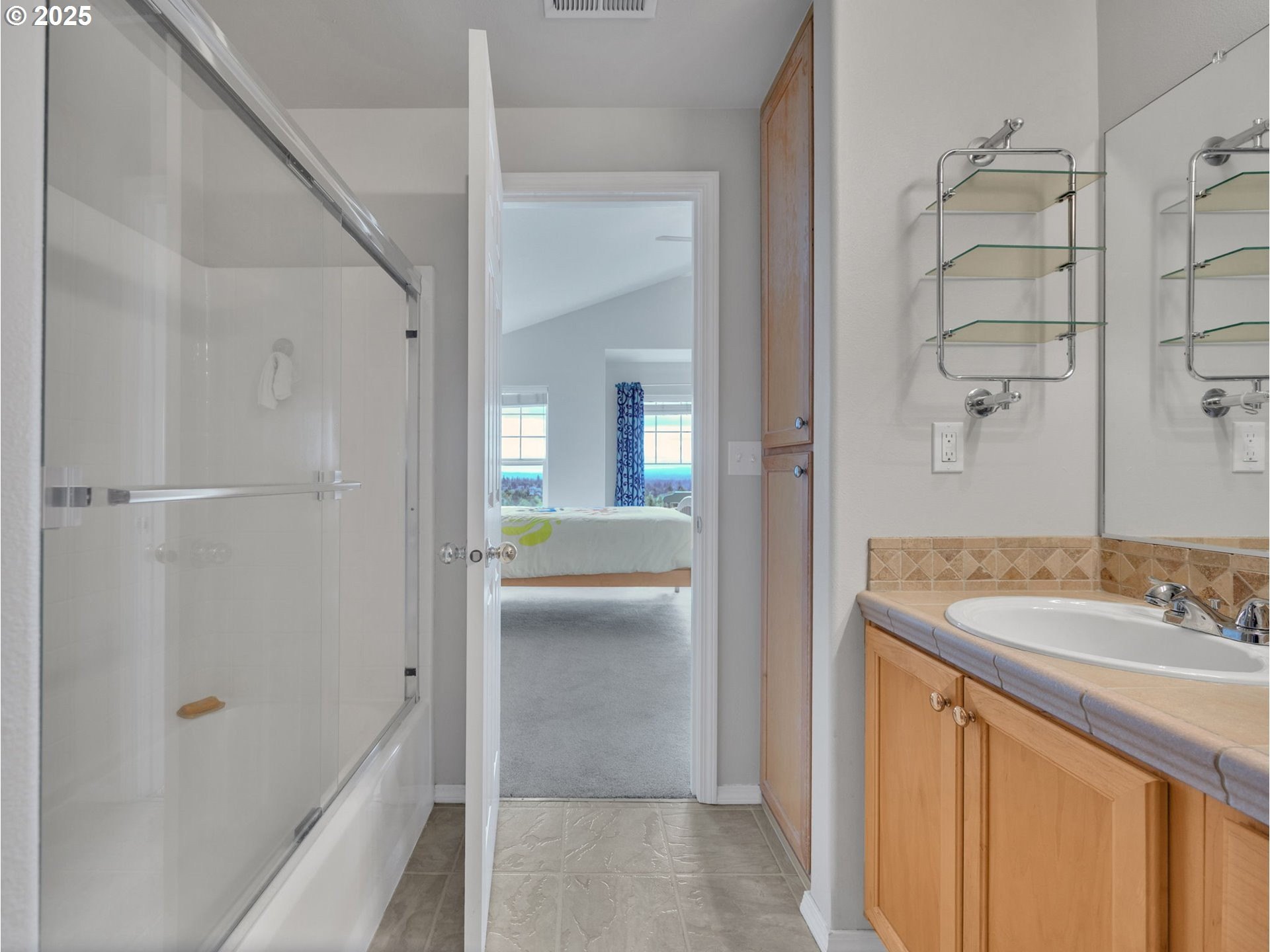 West Linn, Oregon, 97068, United States, 3 Bedrooms Bedrooms, ,3 BathroomsBathrooms,Residential,For Sale,1950039