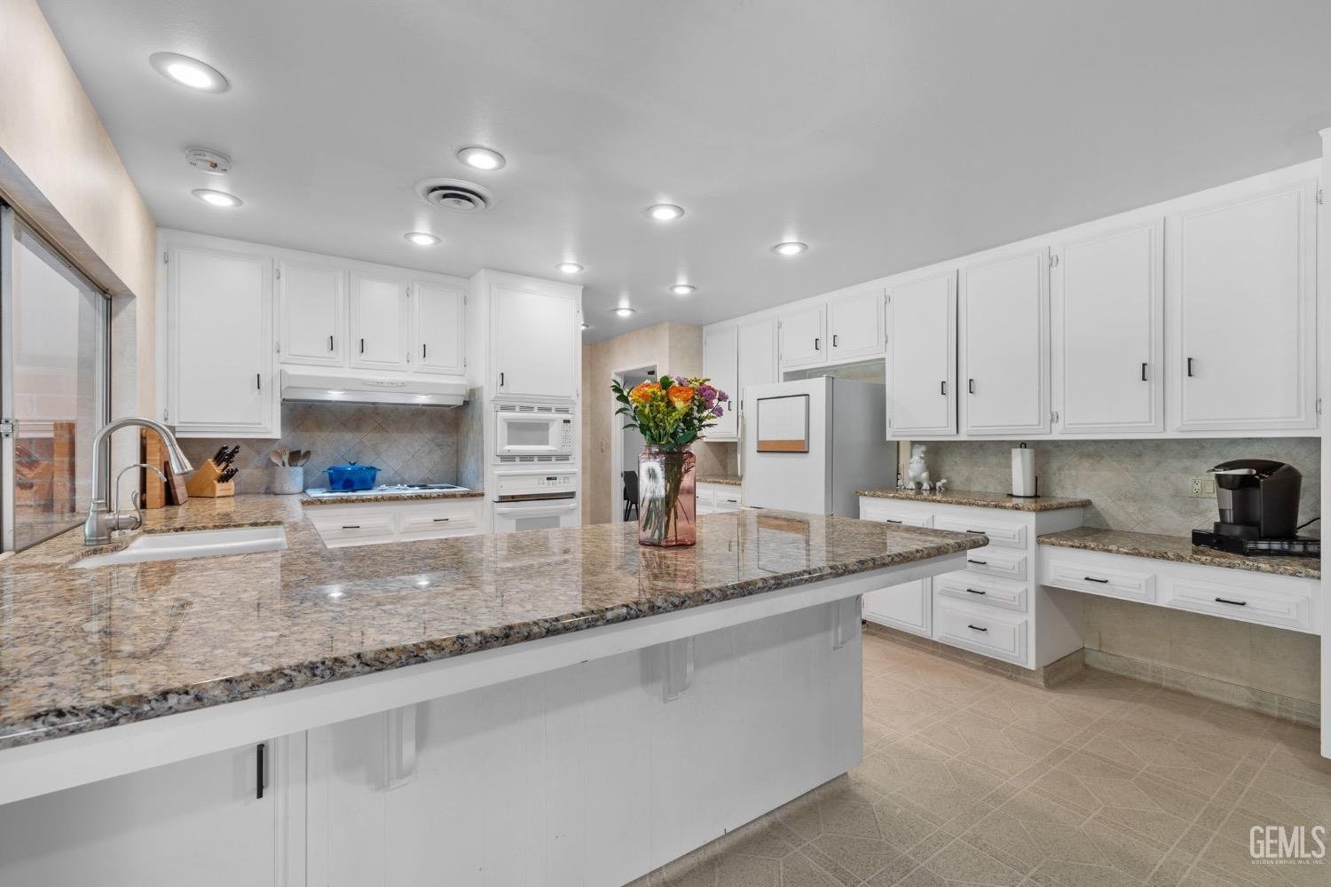 Bakersfield, California, 93301, United States, 3 Bedrooms Bedrooms, ,3 BathroomsBathrooms,Residential,For Sale,1807376