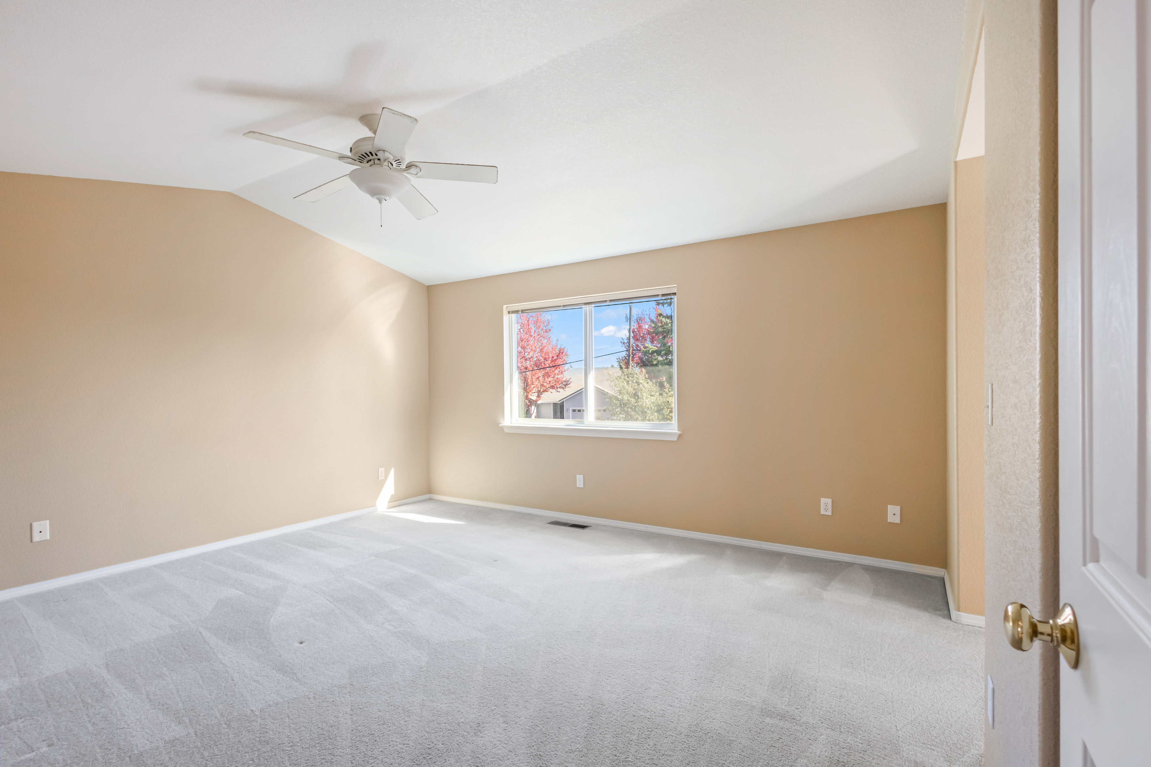 Redmond, Oregon, 97756, United States, 3 Bedrooms Bedrooms, ,3 BathroomsBathrooms,Residential,For Sale,1985077