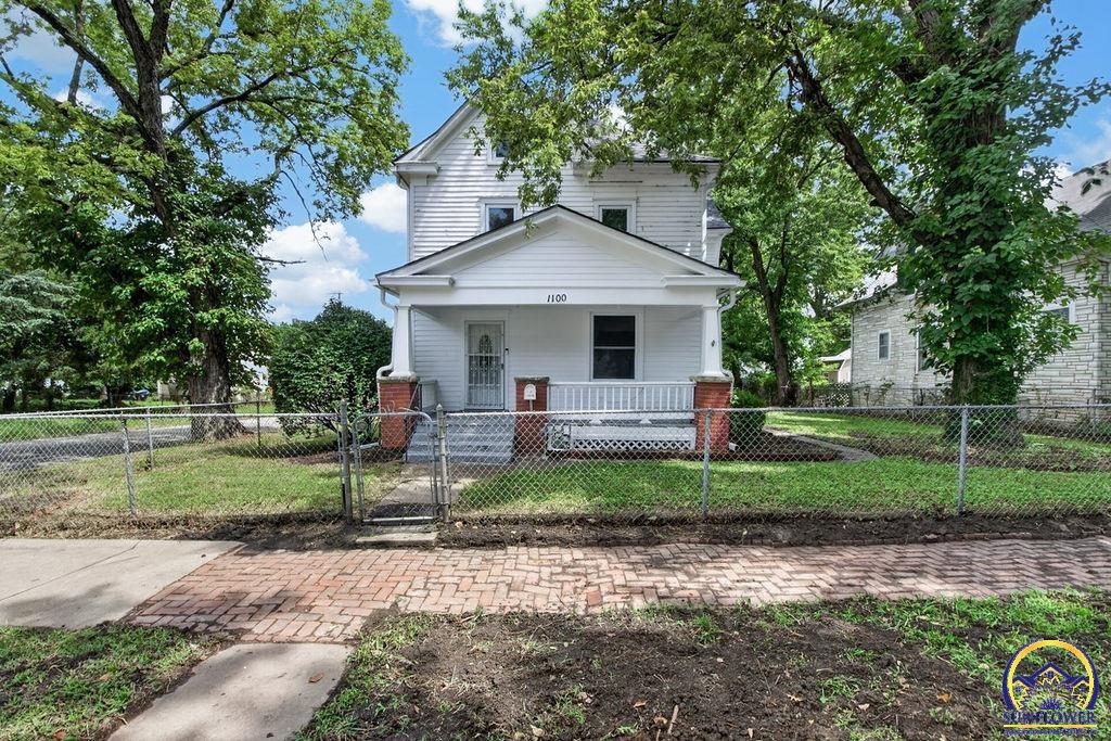 Macvicar Ave, Topeka, KS 66604