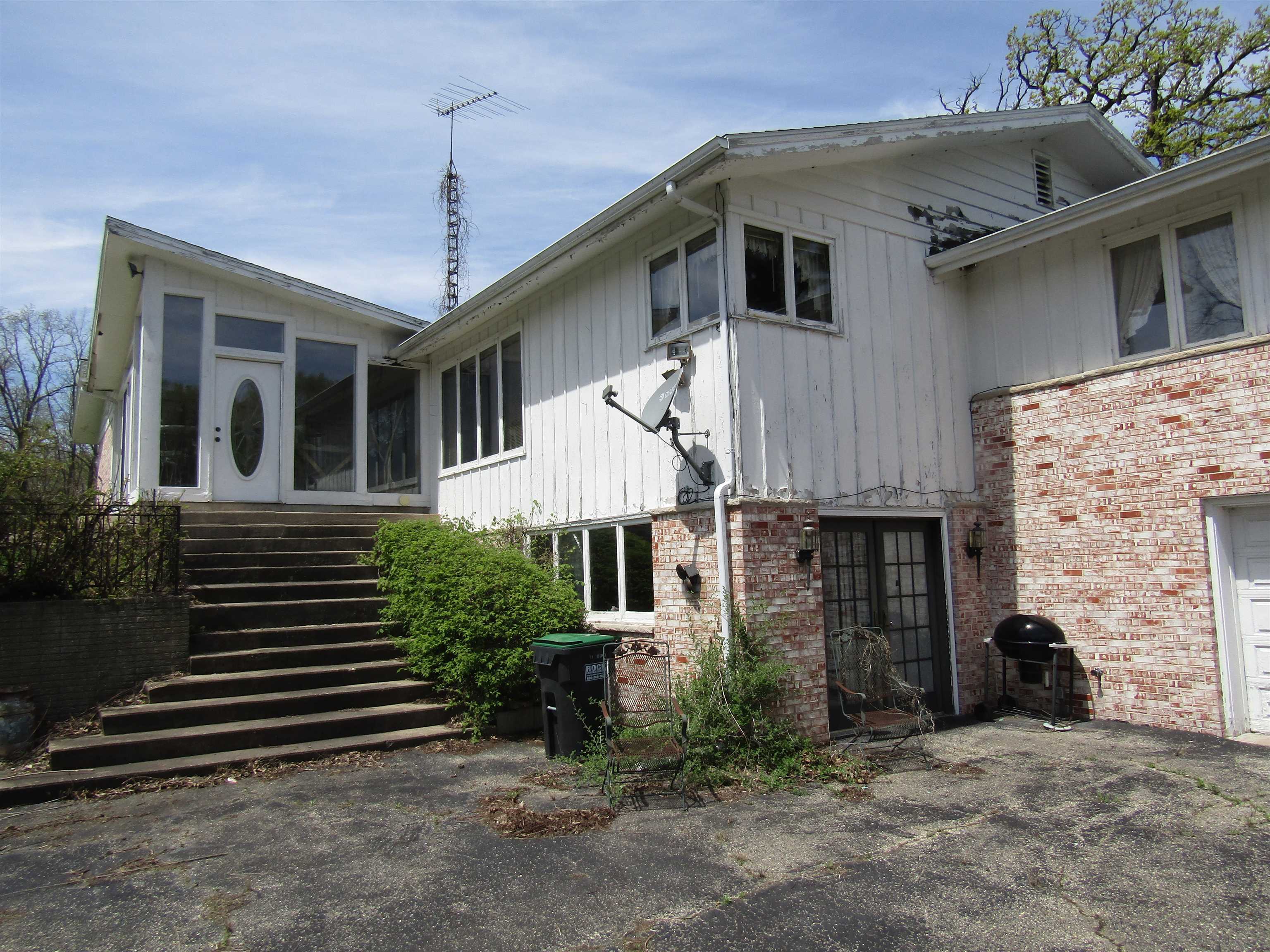 Beloit, Wisconsin, 53511, United States, 6 Bedrooms Bedrooms, ,5 BathroomsBathrooms,Residential,For Sale,1923330