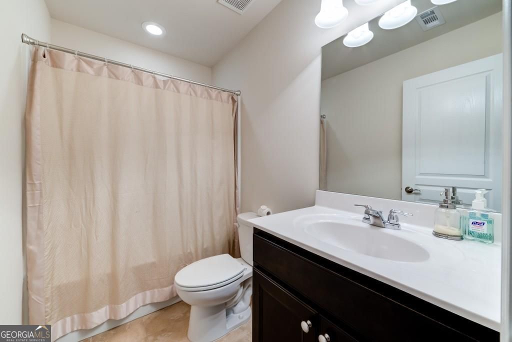 Cumming, Georgia, 30040, United States, 5 Bedrooms Bedrooms, ,5 BathroomsBathrooms,Residential,For Sale,1922351