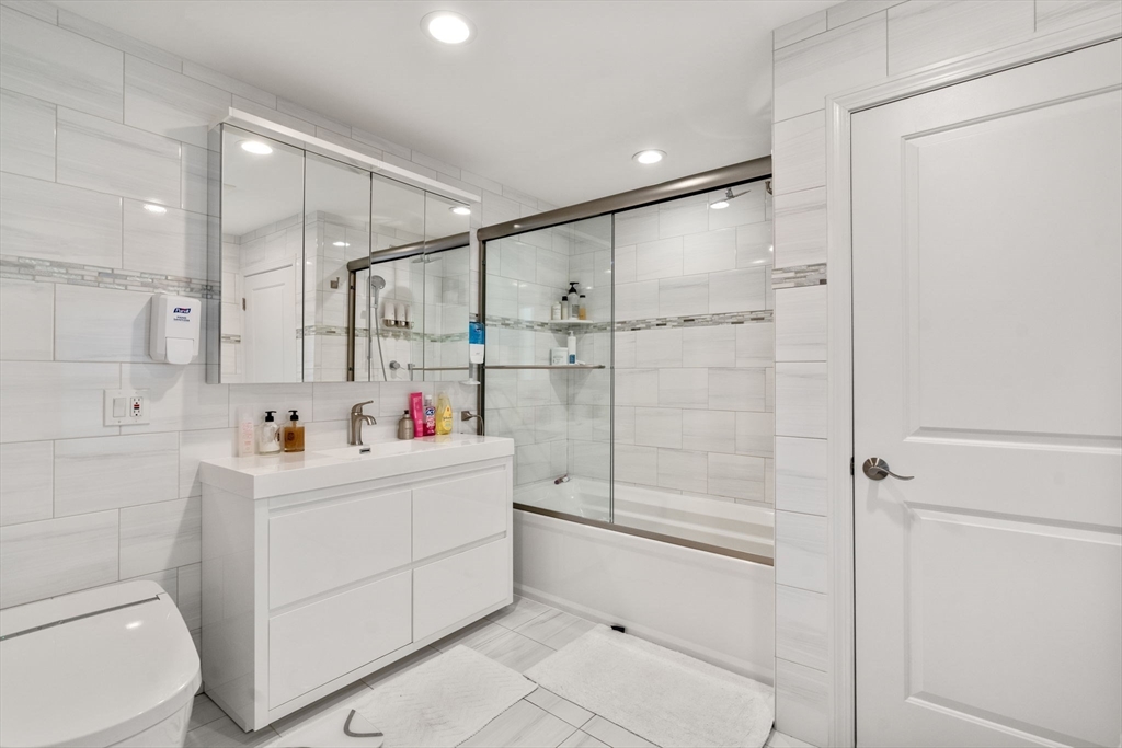 Needham, Massachusetts, 02494, United States, 4 Bedrooms Bedrooms, ,6 BathroomsBathrooms,Residential,For Sale,1995661