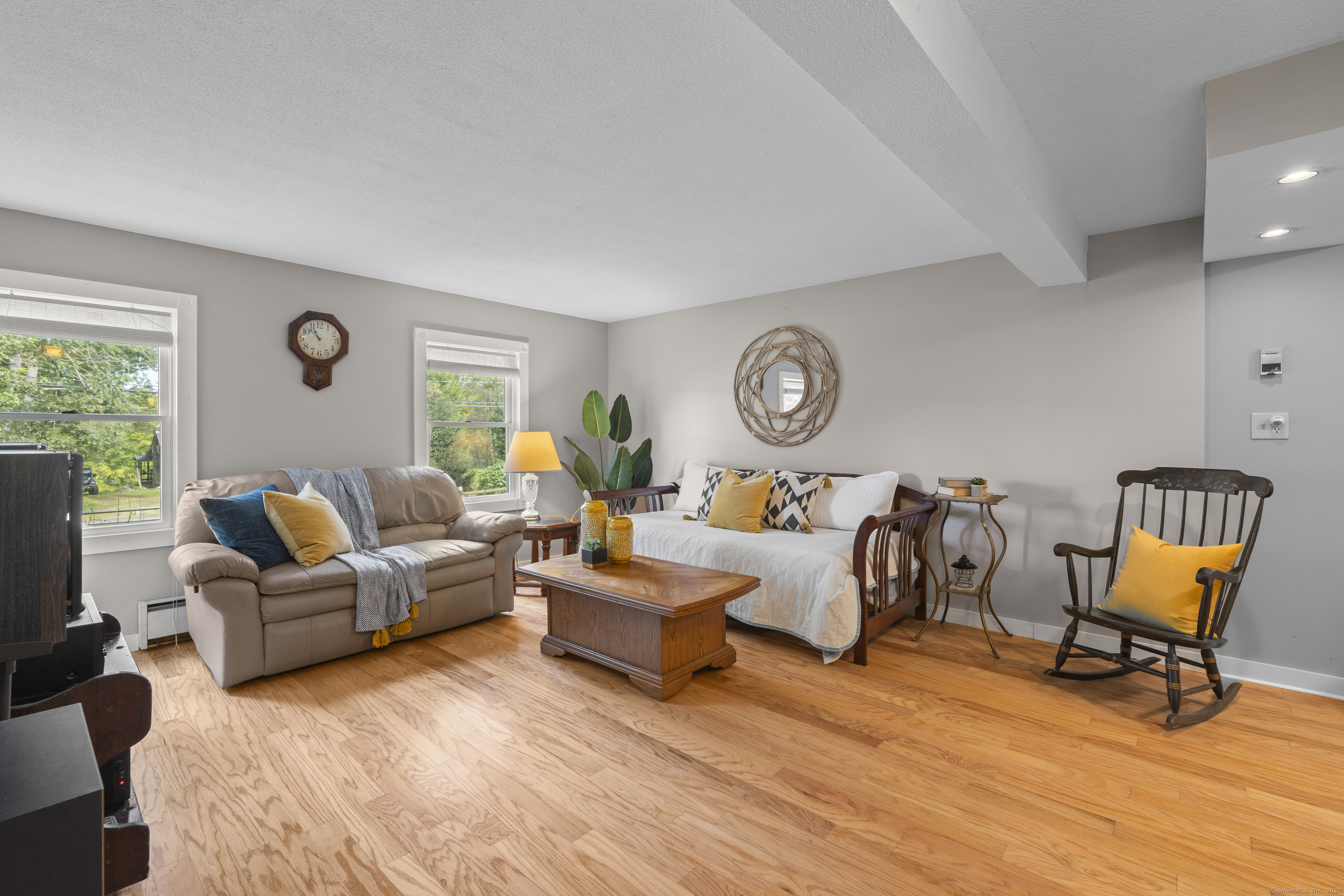 Newtown, Connecticut, 06482, United States, 3 Bedrooms Bedrooms, ,2 BathroomsBathrooms,Residential,For Sale,1962604