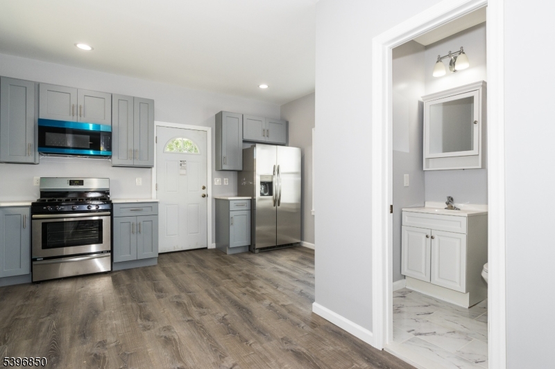 Linden City, New Jersey, 07036, United States, 3 Bedrooms Bedrooms, ,2 BathroomsBathrooms,Residential,For Sale,1991608