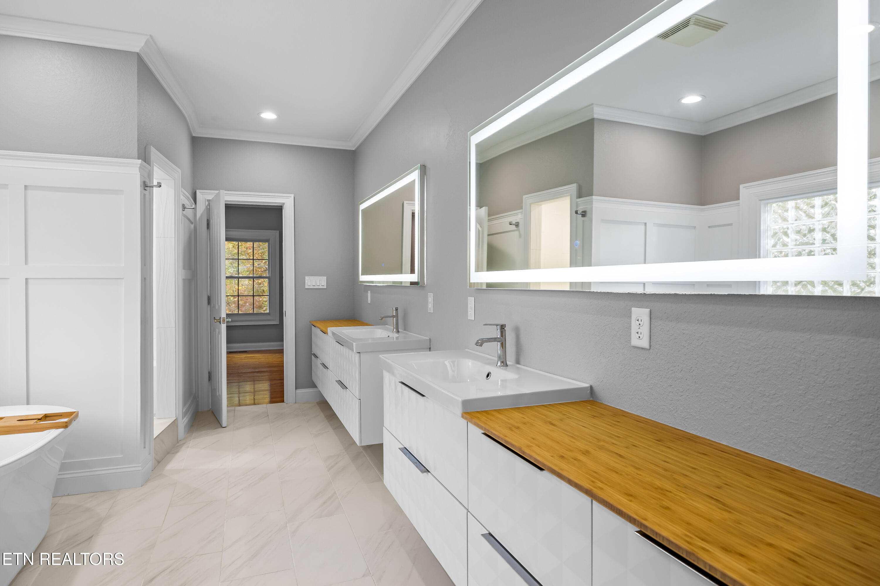 Maryville, Tennessee, 37803, United States, 4 Bedrooms Bedrooms, ,5 BathroomsBathrooms,Residential,For Sale,1984597