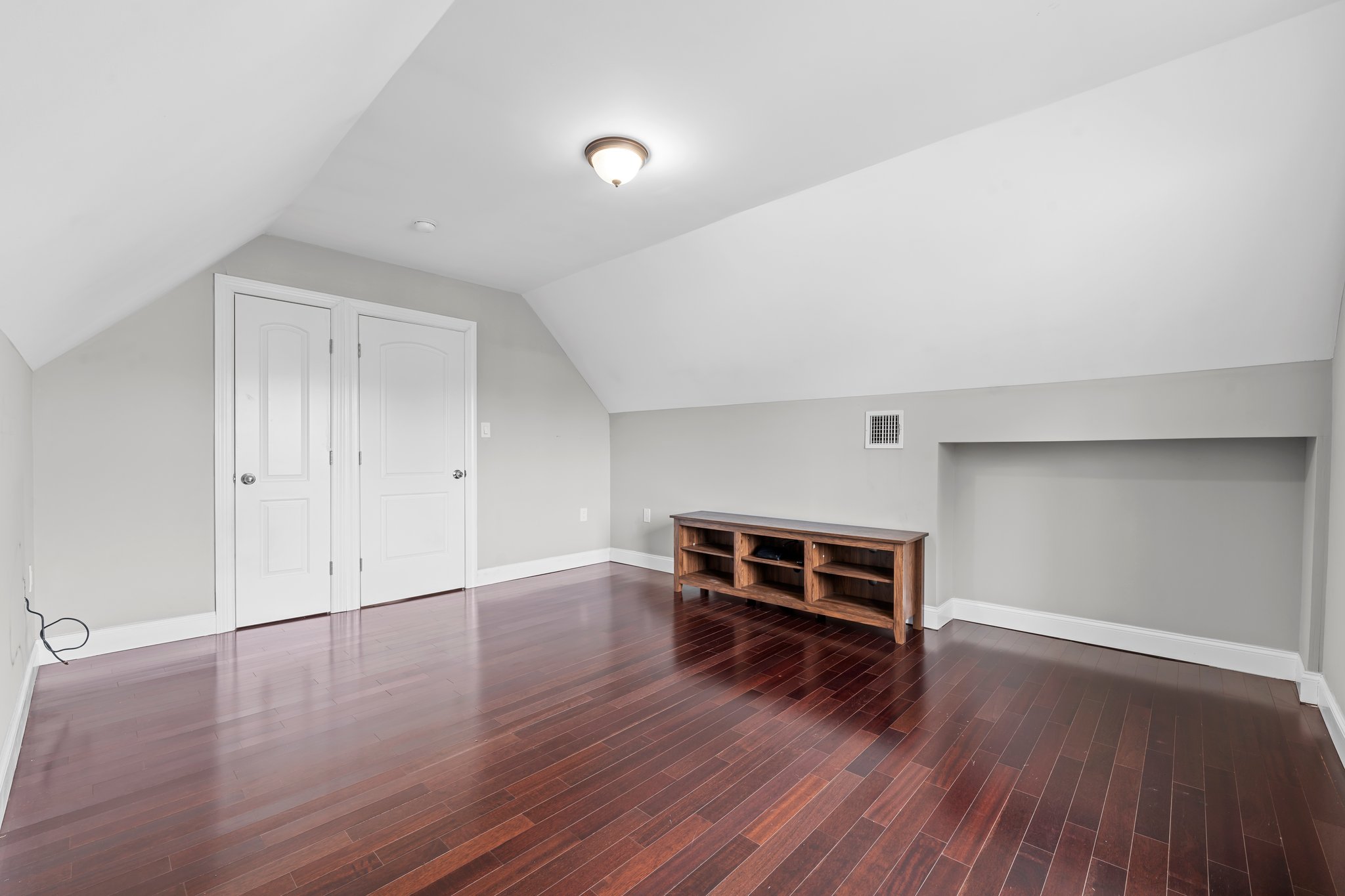 Valley Stream, New York, 11580, United States, 4 Bedrooms Bedrooms, ,3 BathroomsBathrooms,Residential,For Sale,1935482
