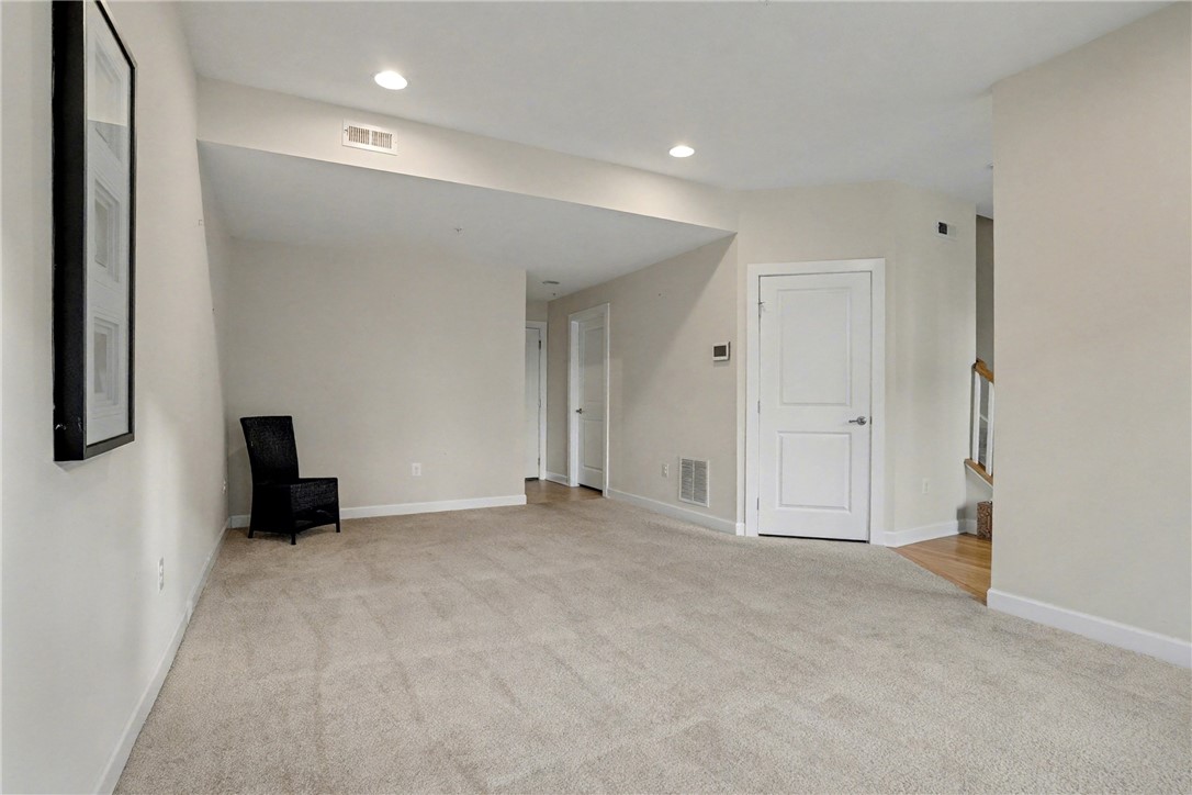 Marshall, Pennsylvania, 16046, United States, 4 Bedrooms Bedrooms, ,4 BathroomsBathrooms,Residential,For Sale,1998104