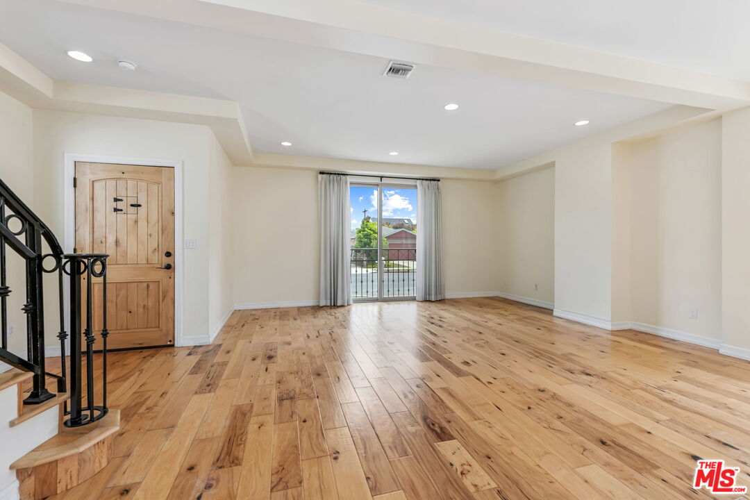 Los Angeles, California, 90025, United States, 6 Bedrooms Bedrooms, ,Residential,For Sale,1932013