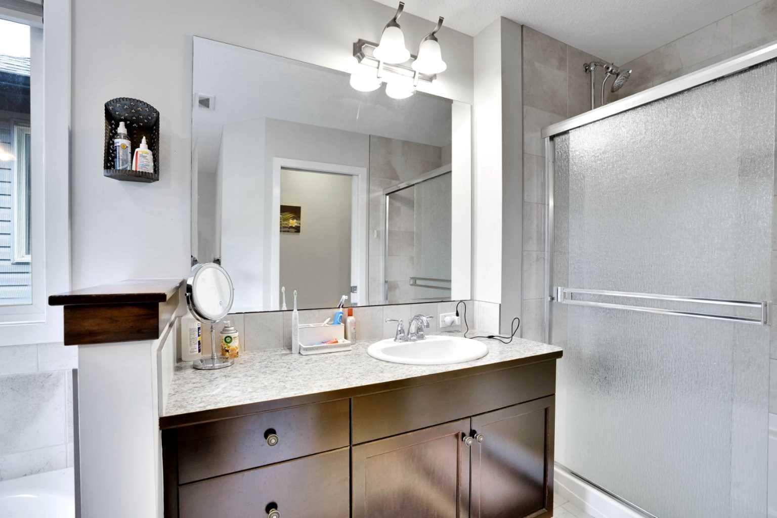 CALGARY, Alberta, T2X 0J7, CA, 3 Bedrooms Bedrooms, ,3 BathroomsBathrooms,Residential,For Sale,1906962