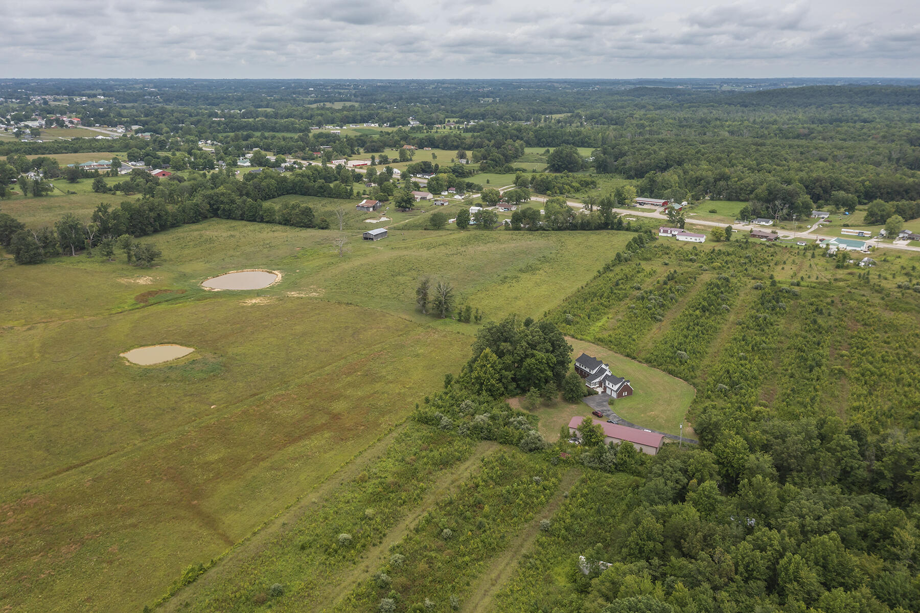 Jeffersonville, Kentucky, 40337, United States, 5 Bedrooms Bedrooms, ,4 BathroomsBathrooms,Residential,For Sale,1989610