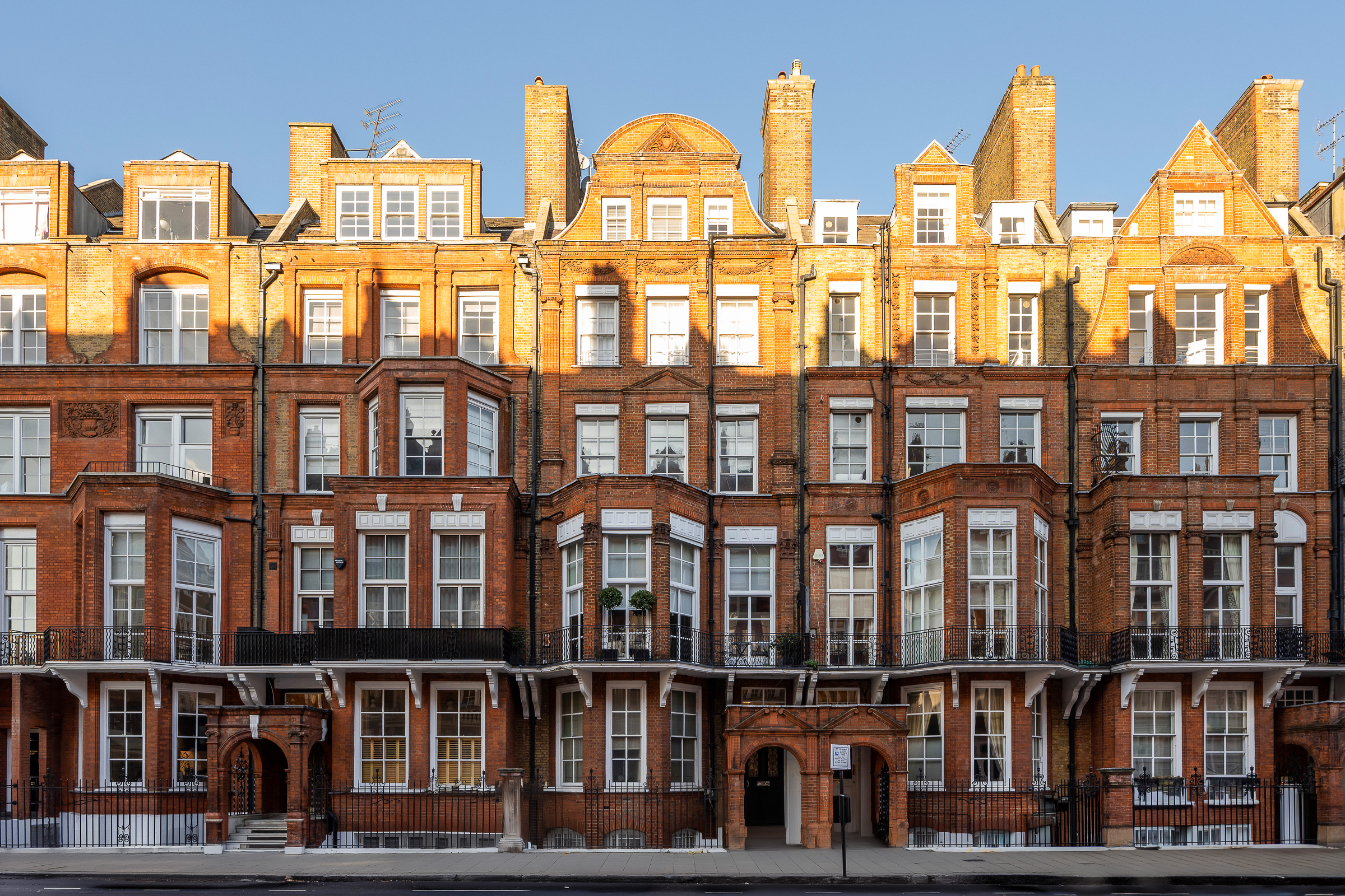 Beautiful two bedroom apartment in enviable Knightsbridge 