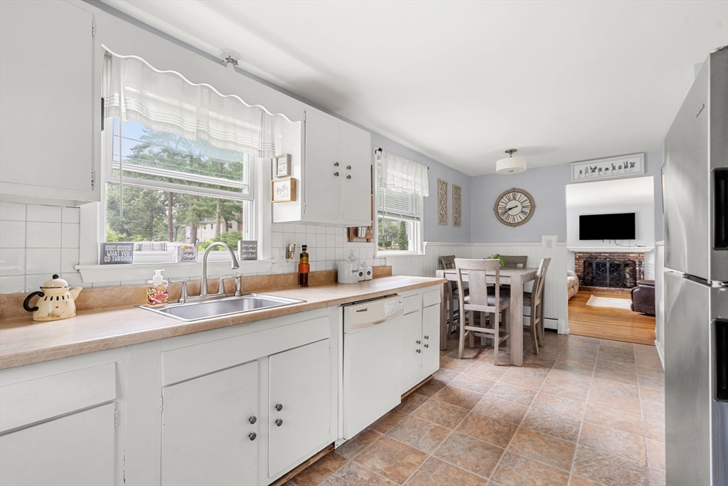 Tewksbury, Massachusetts, 01876, United States, 3 Bedrooms Bedrooms, ,1 BathroomBathrooms,Residential,For Sale,1918514