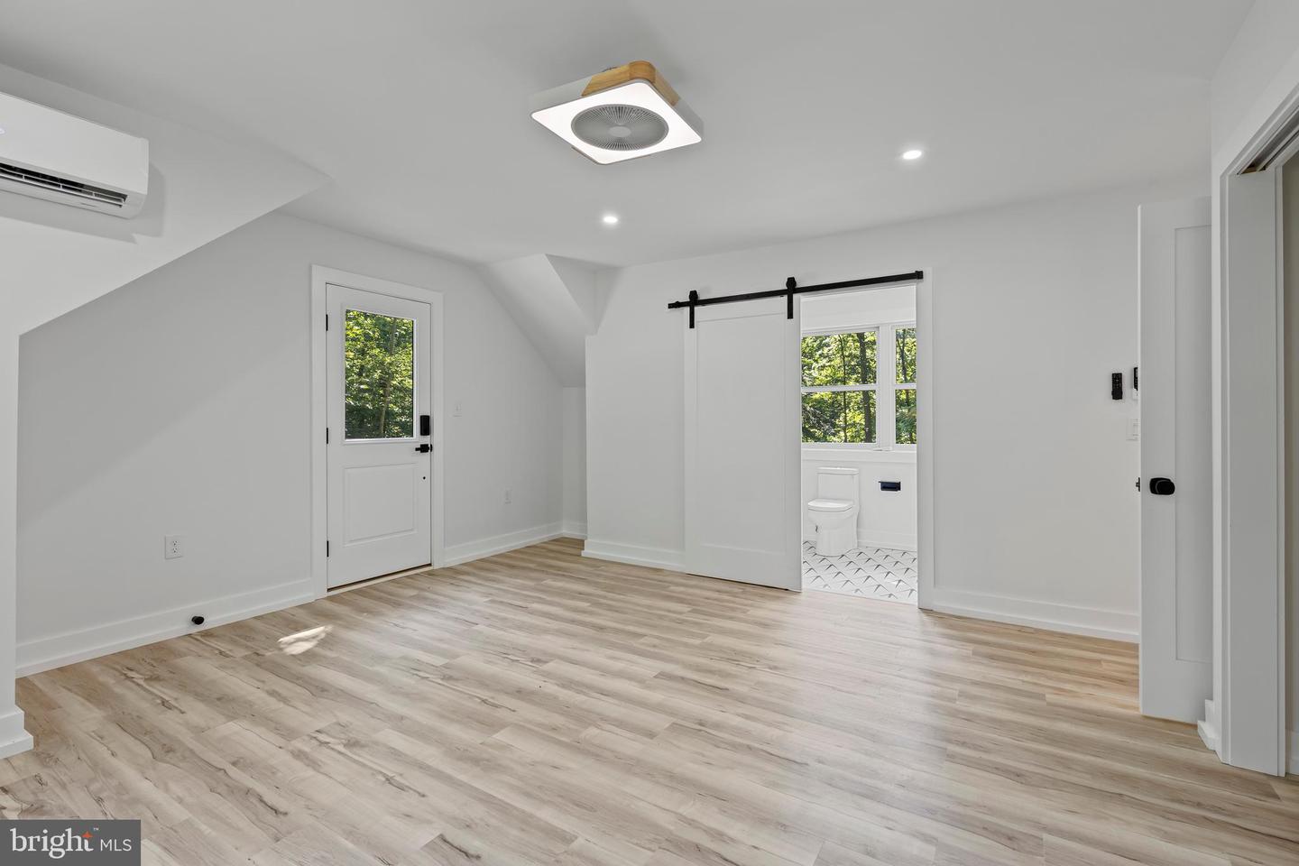 Annapolis, Maryland, 21401, United States, 5 Bedrooms Bedrooms, ,4 BathroomsBathrooms,Residential,For Sale,1942108