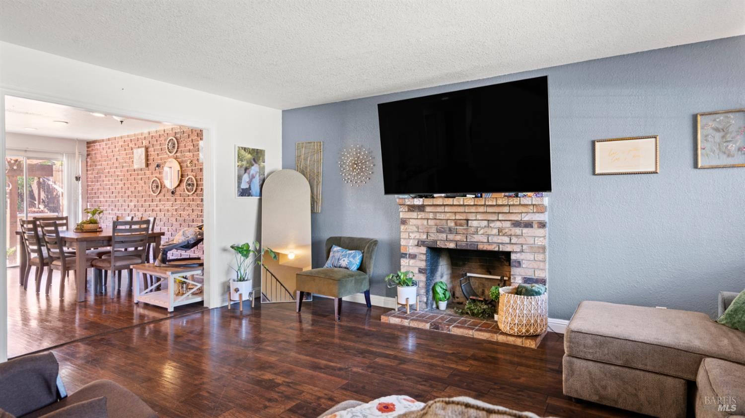 Vacaville, California, 95687, United States, 4 Bedrooms Bedrooms, ,2 BathroomsBathrooms,Residential,For Sale,1971477