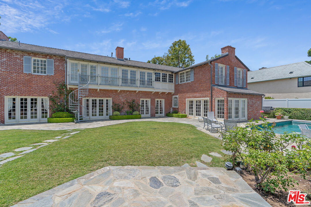 Los Angeles, California, 90004, United States, 6 Bedrooms Bedrooms, ,7 BathroomsBathrooms,Residential,For Sale,1907510