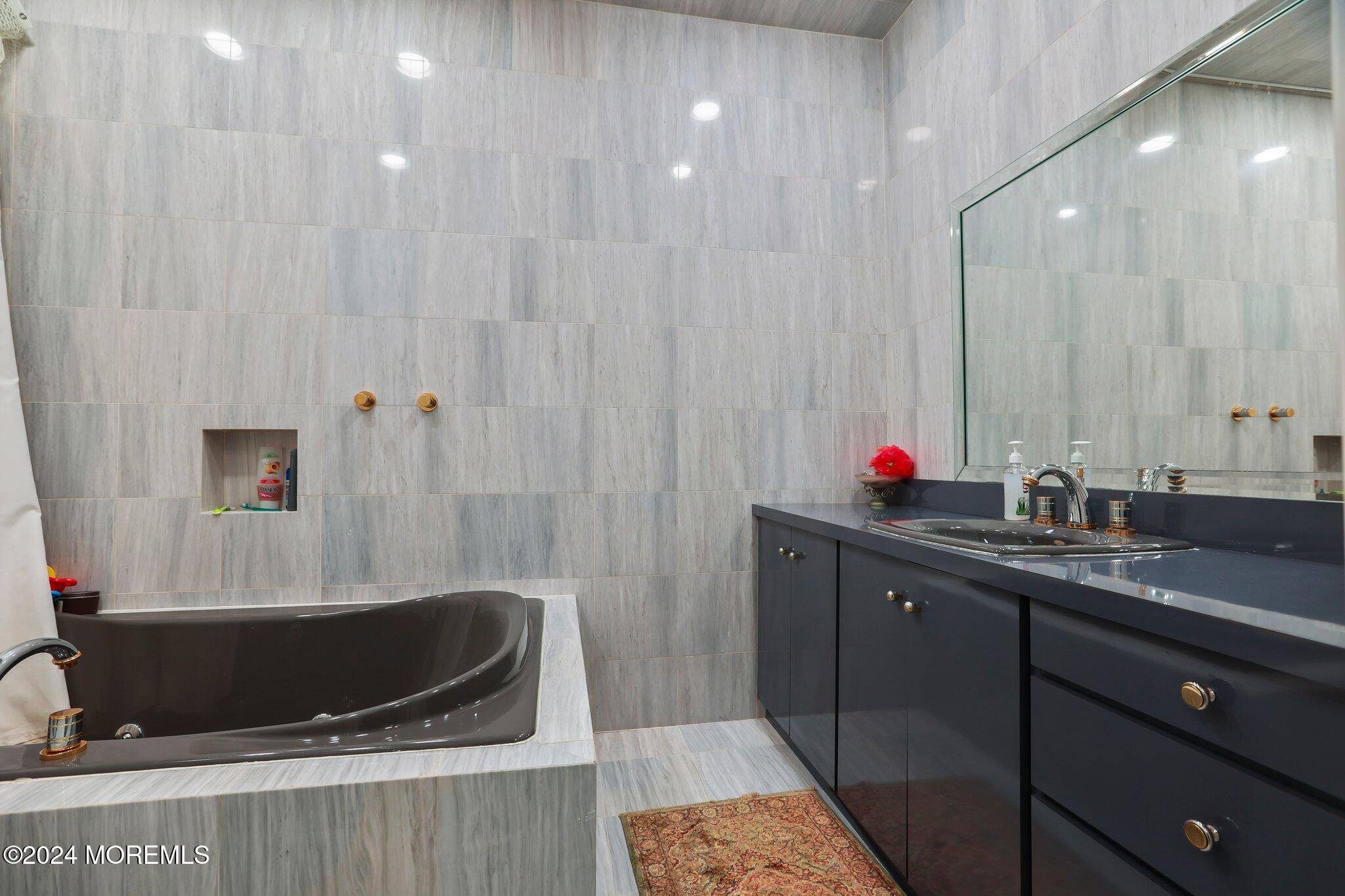 Morganville, New Jersey, 07751, United States, 6 Bedrooms Bedrooms, ,8 BathroomsBathrooms,Residential,For Sale,1982169