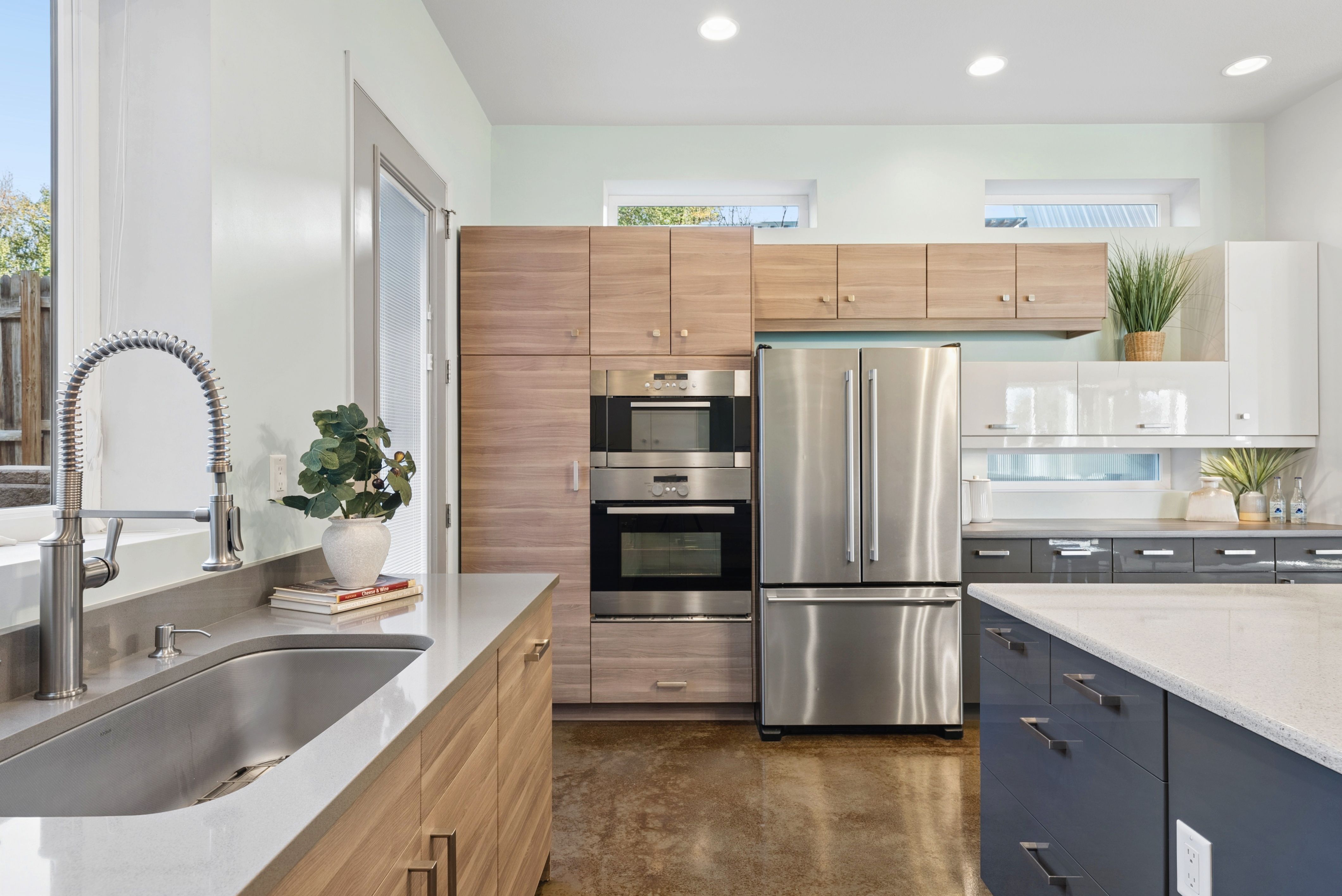  Architect-Designed Westside Home with Two Garages - 物件實景