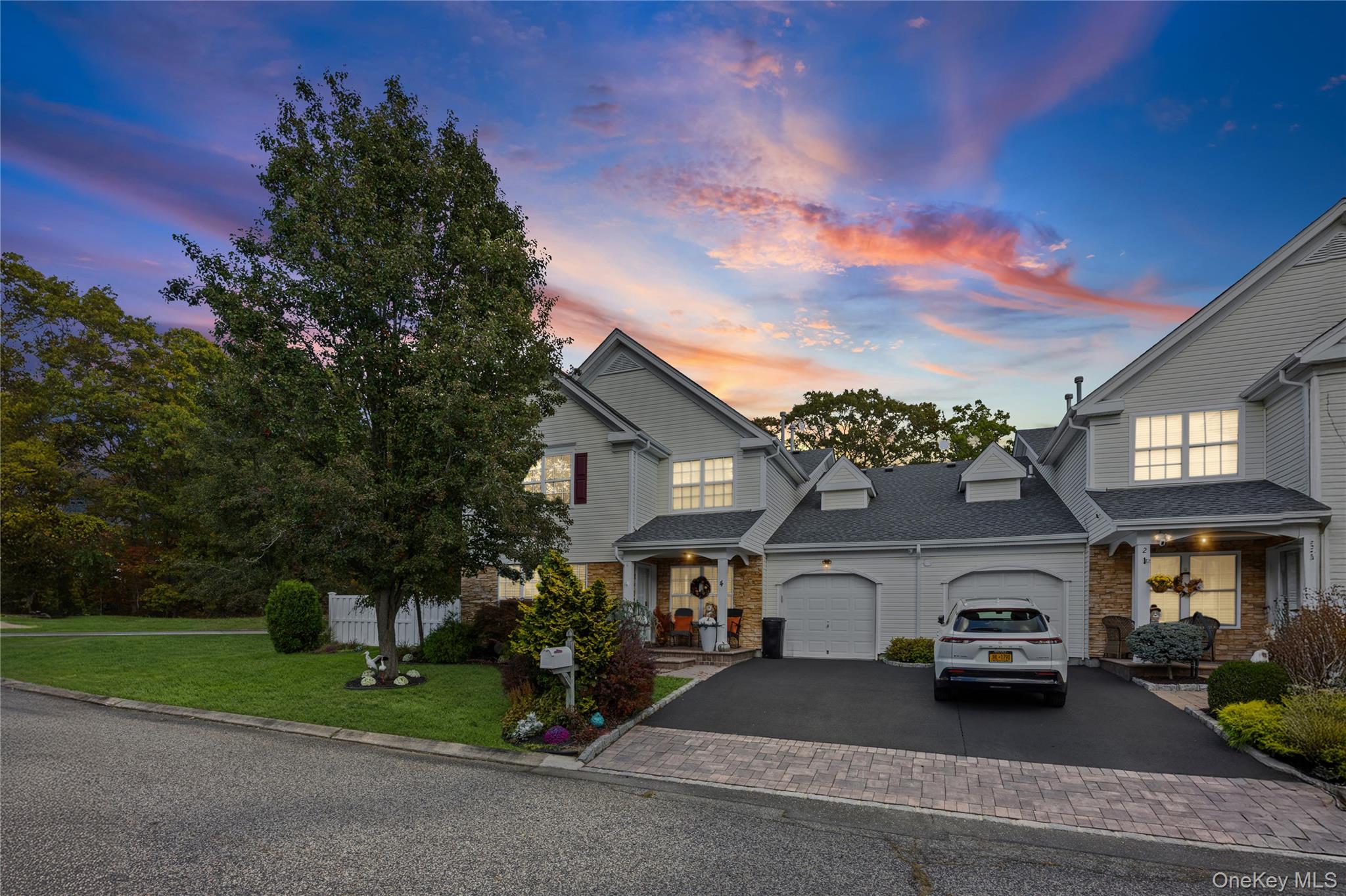 Middle Island, New York, 11953, United States, 2 Bedrooms Bedrooms, ,2 BathroomsBathrooms,Residential,For Sale,1986490