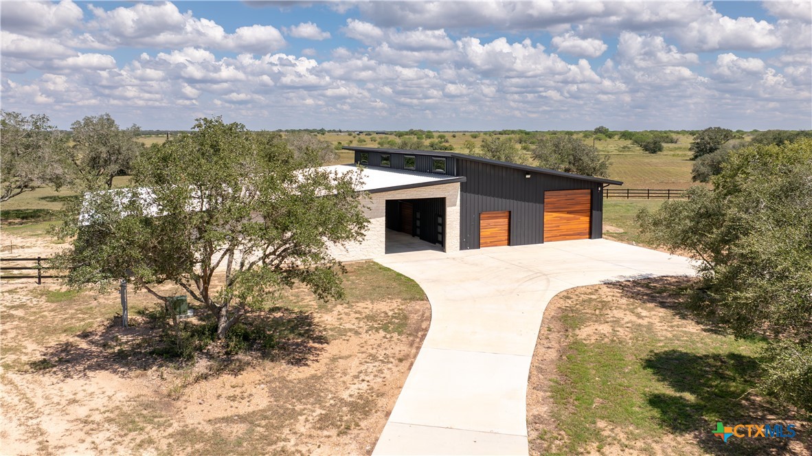 Victoria, Texas, 77904, United States, 4 Bedrooms Bedrooms, ,5 BathroomsBathrooms,Residential,For Sale,1947112