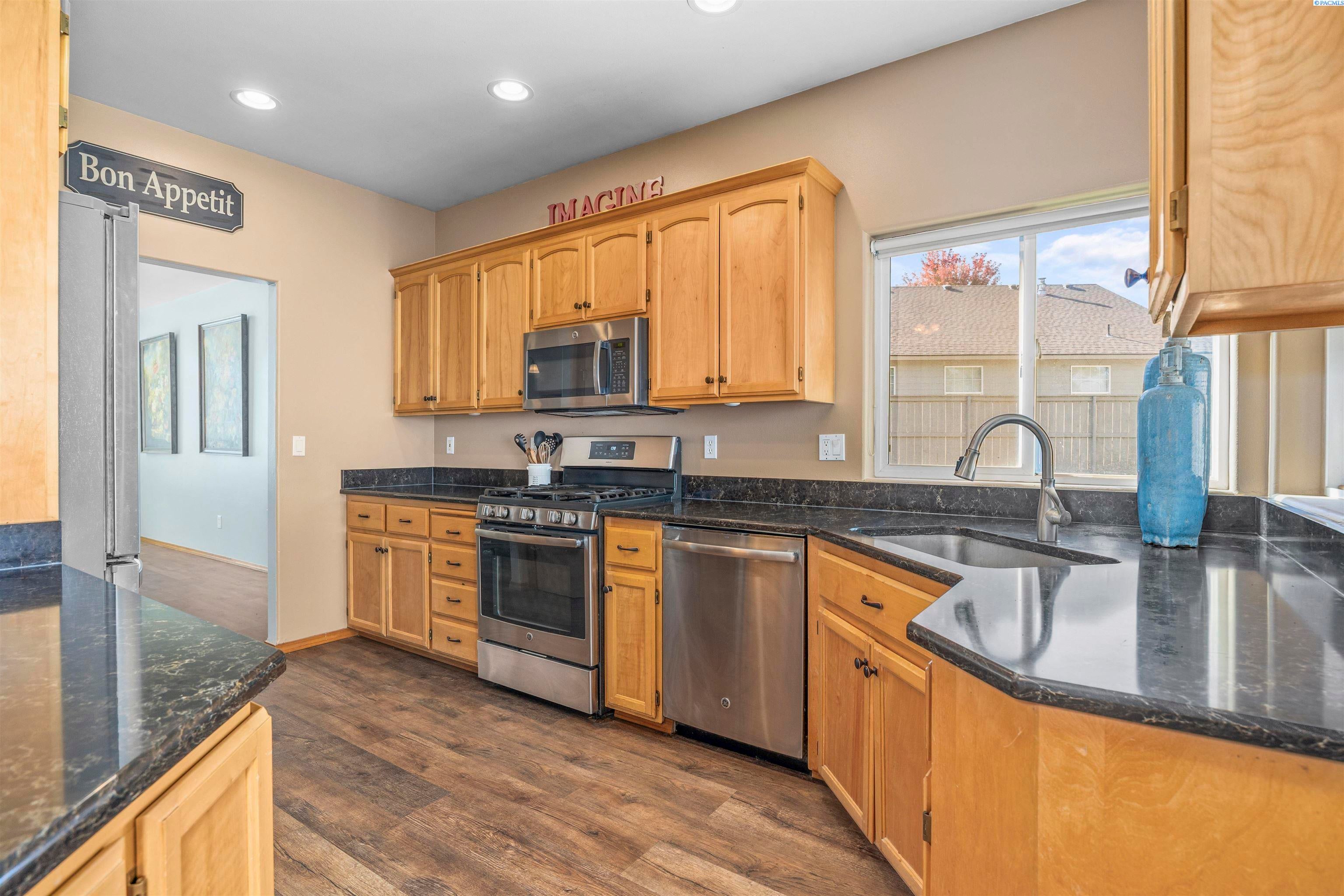 Kennewick, Washington, 99338, United States, 4 Bedrooms Bedrooms, ,2 BathroomsBathrooms,Residential,For Sale,1981833