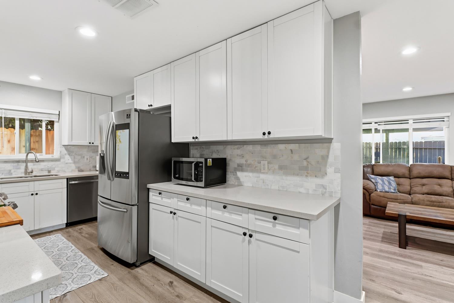 Sacramento, California, 95826, United States, 3 Bedrooms Bedrooms, ,2 BathroomsBathrooms,Residential,For Sale,1991468