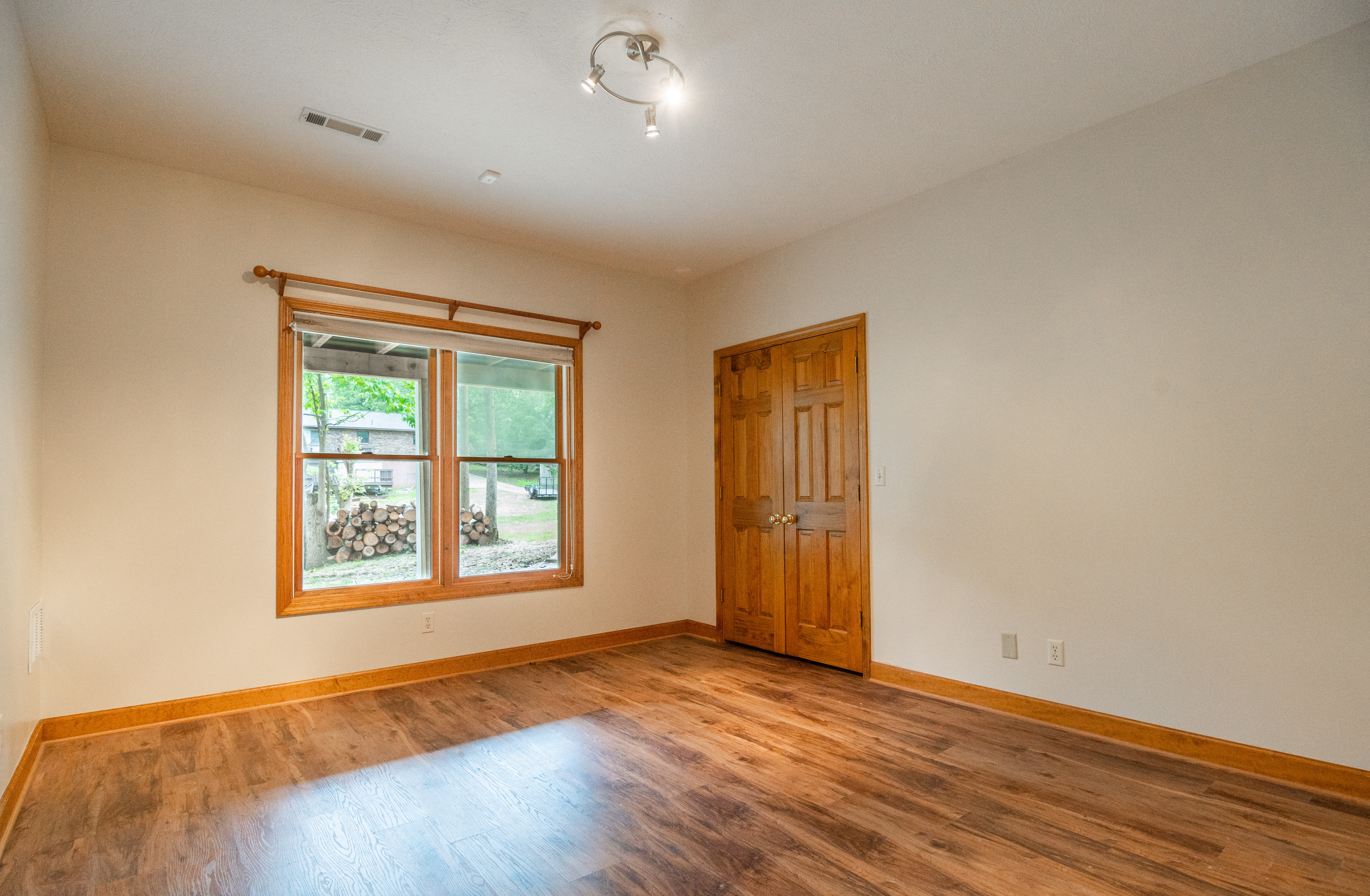 Poplar Bluff, Missouri, 63901, United States, 5 Bedrooms Bedrooms, ,5 BathroomsBathrooms,Residential,For Sale,2000357