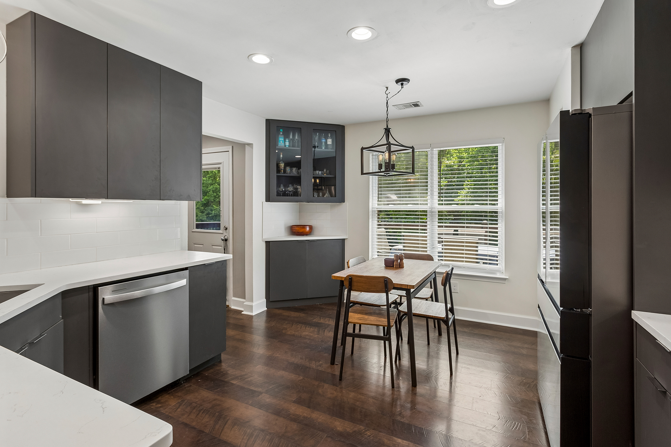  Beautifully Updated and Move-in Ready Four Bedroom Home - 物件實景