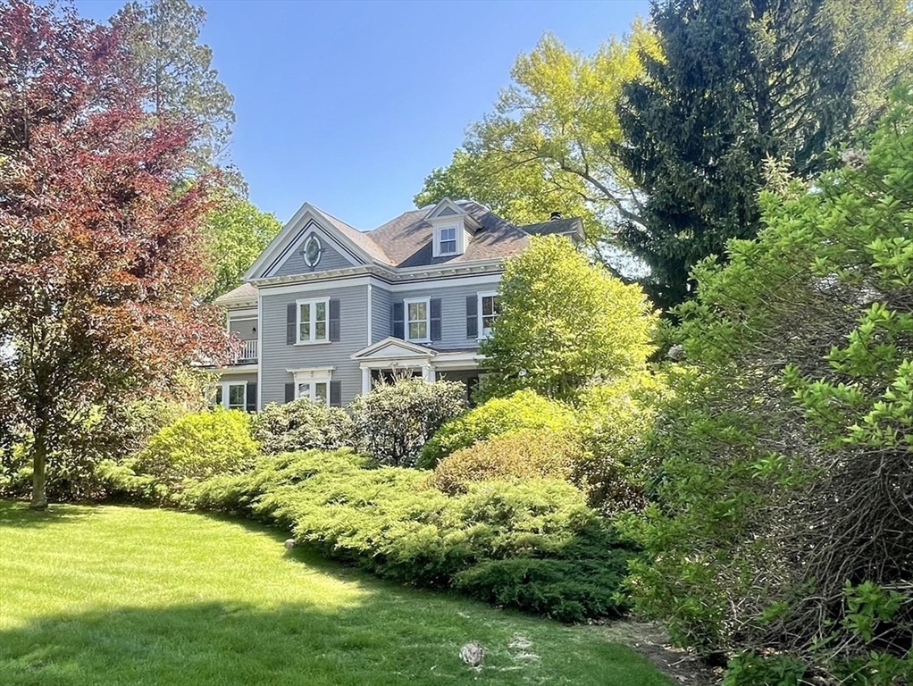 Newton, Massachusetts, 02459, United States, 2 Bedrooms Bedrooms, ,2 BathroomsBathrooms,Residential,For Sale,1817599
