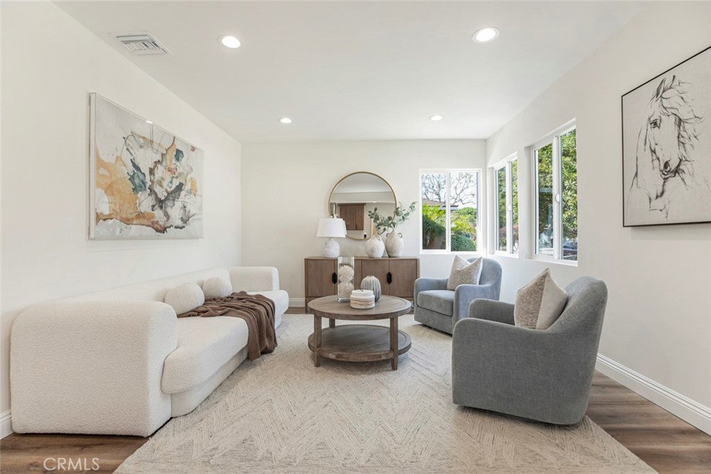 Los Angeles, California, 90066, United States, 3 Bedrooms Bedrooms, ,1 BathroomBathrooms,Residential,For Sale,1938749