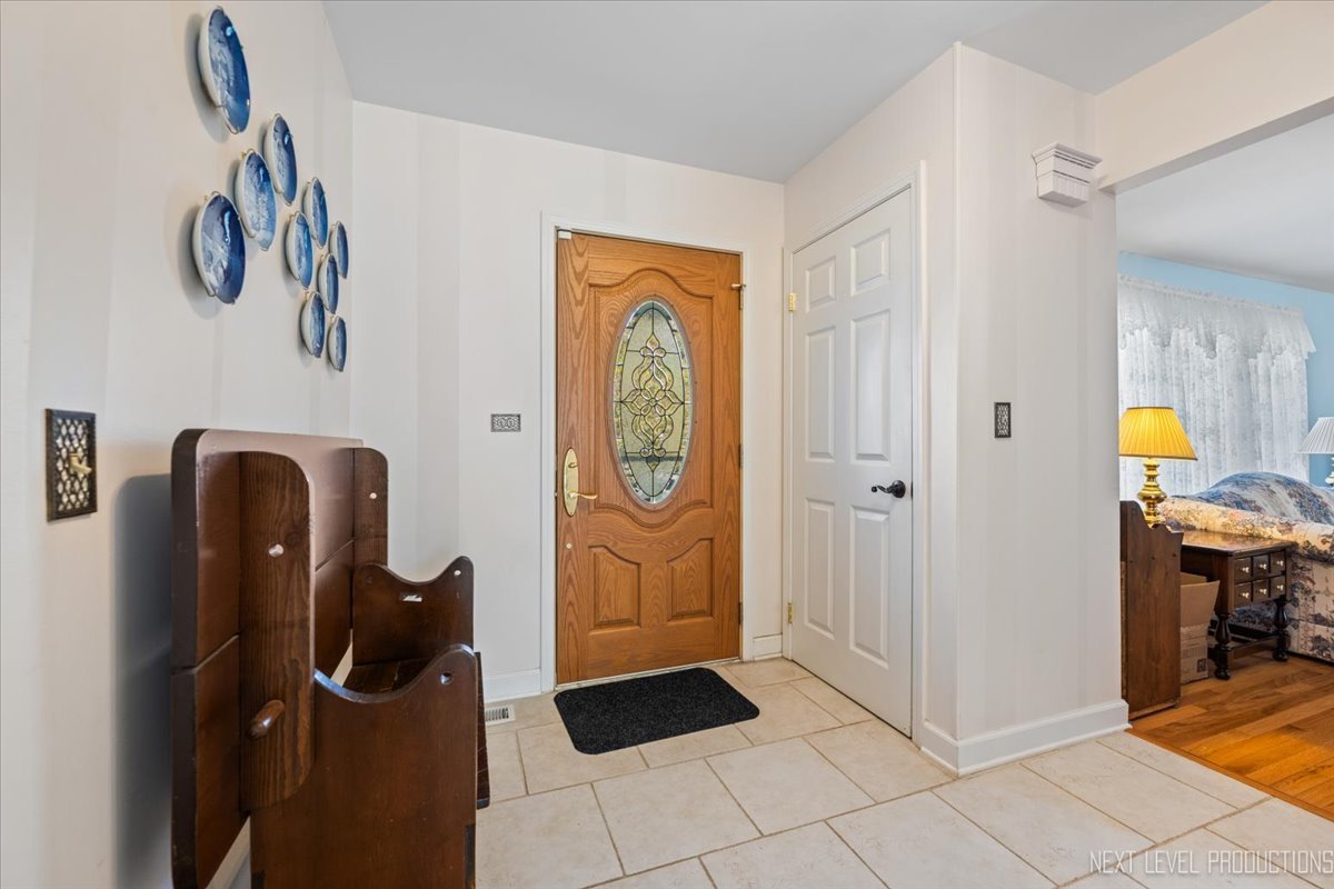 Naperville, Illinois, 60565, United States, 4 Bedrooms Bedrooms, ,4 BathroomsBathrooms,Residential,For Sale,1987037