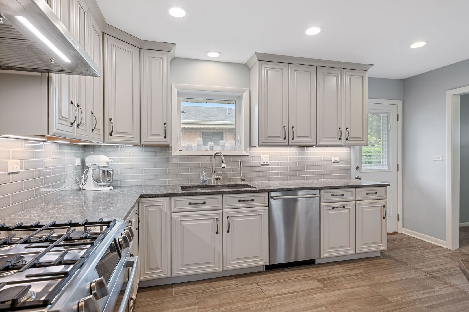 Glenview, Illinois, 60025, United States, 4 Bedrooms Bedrooms, ,3 BathroomsBathrooms,Residential,For Sale,1934626