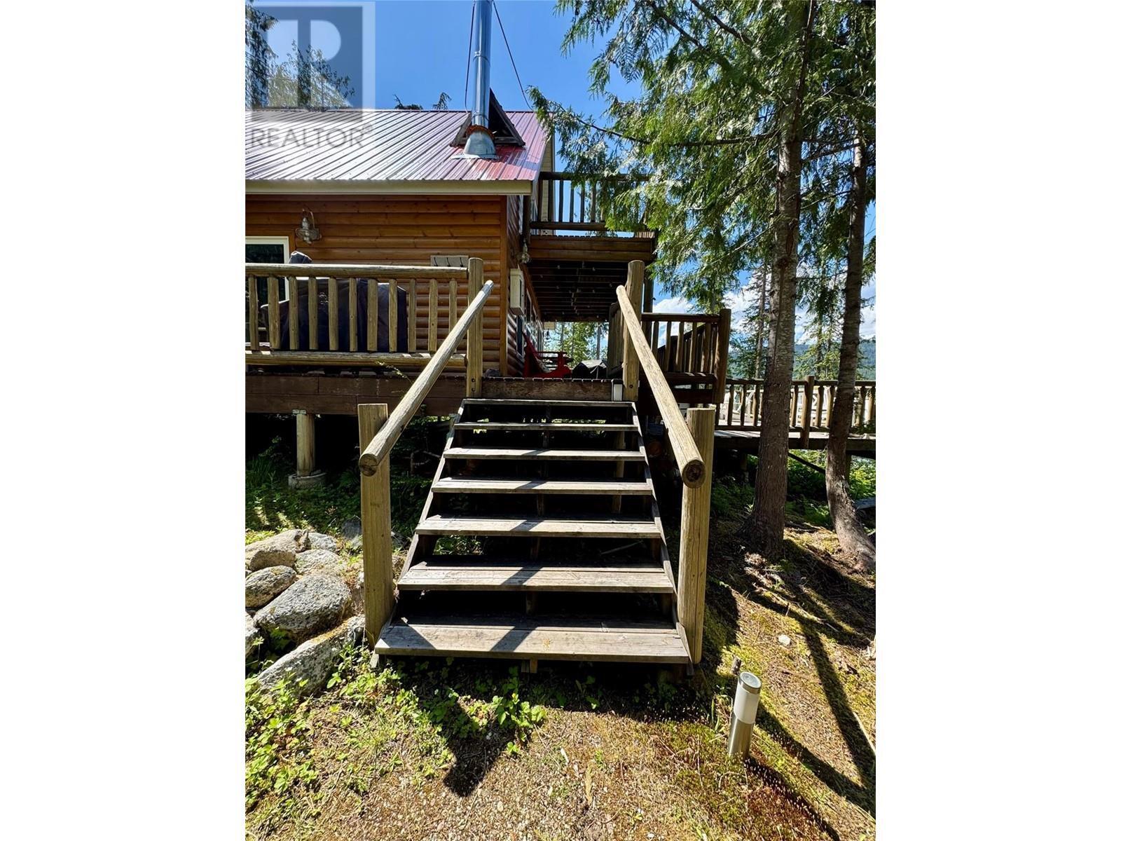 SICAMOUS, British Columbia, V0E 2V0, CA, 3 Bedrooms Bedrooms, ,2 BathroomsBathrooms,Residential,For Sale,1838077