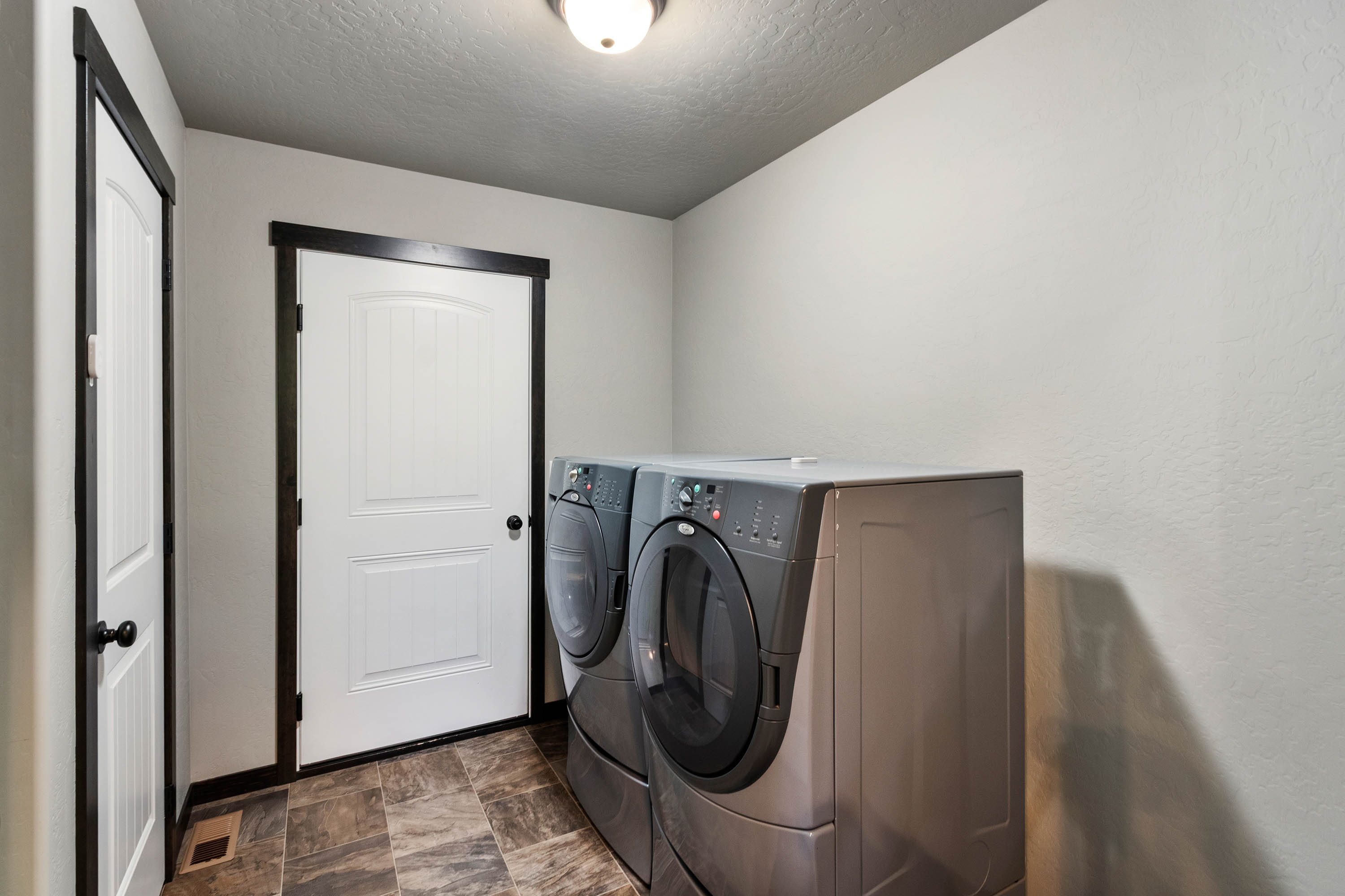 Sagle, Idaho, 83860, United States, 3 Bedrooms Bedrooms, ,2 BathroomsBathrooms,Residential,For Sale,1996409